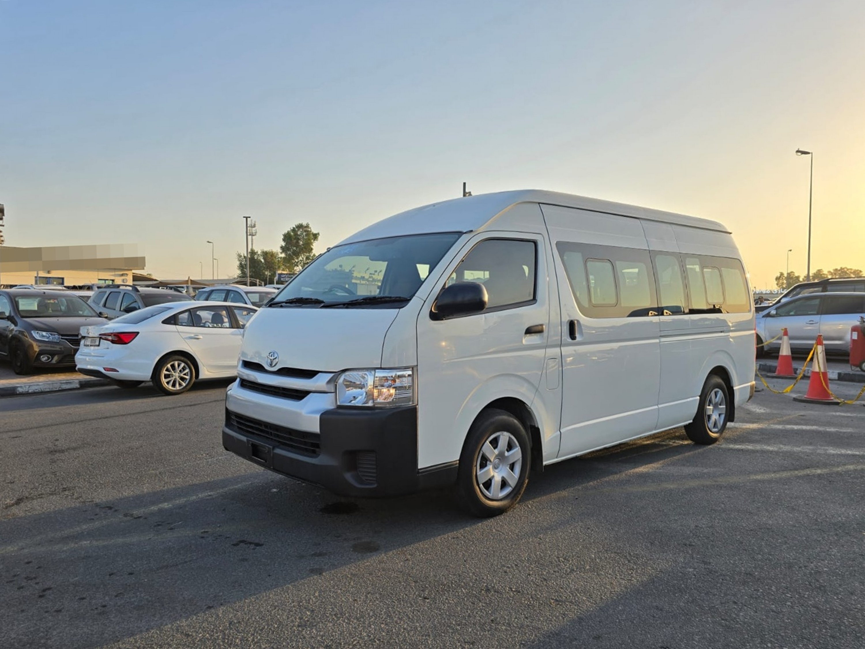 TOYOTA HIACE
