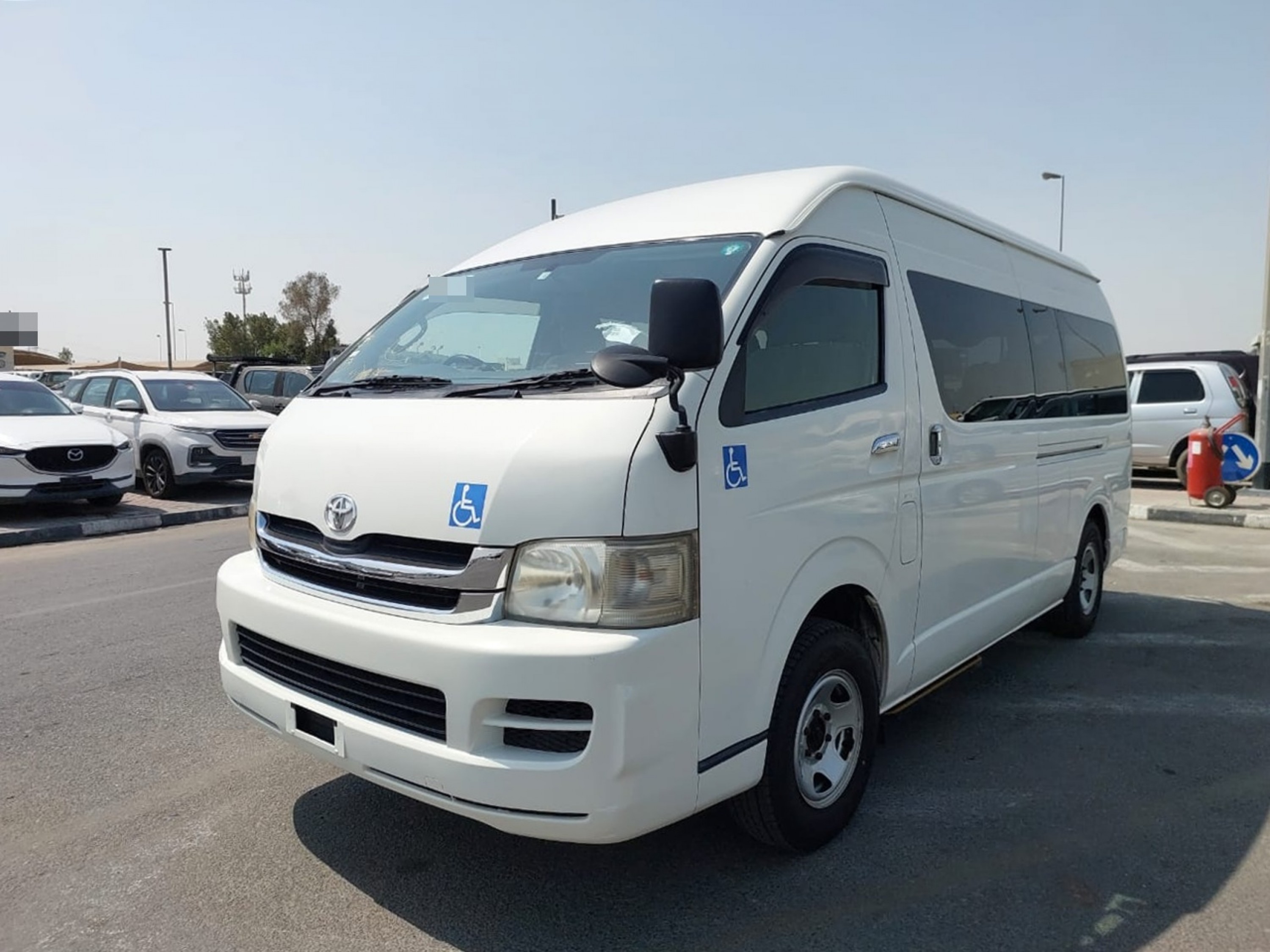TOYOTA Hiace Commuter