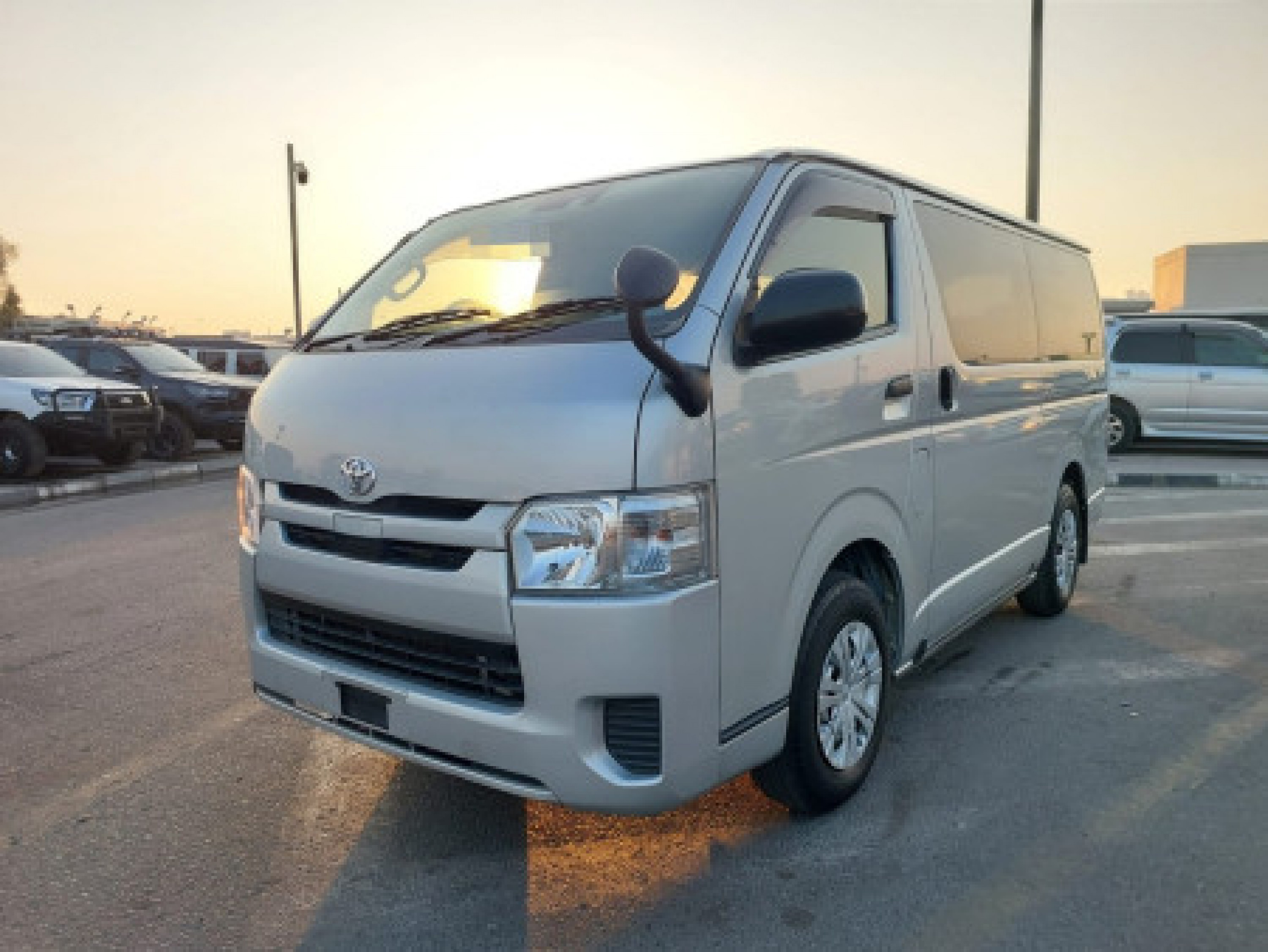 TOYOTA HIACE