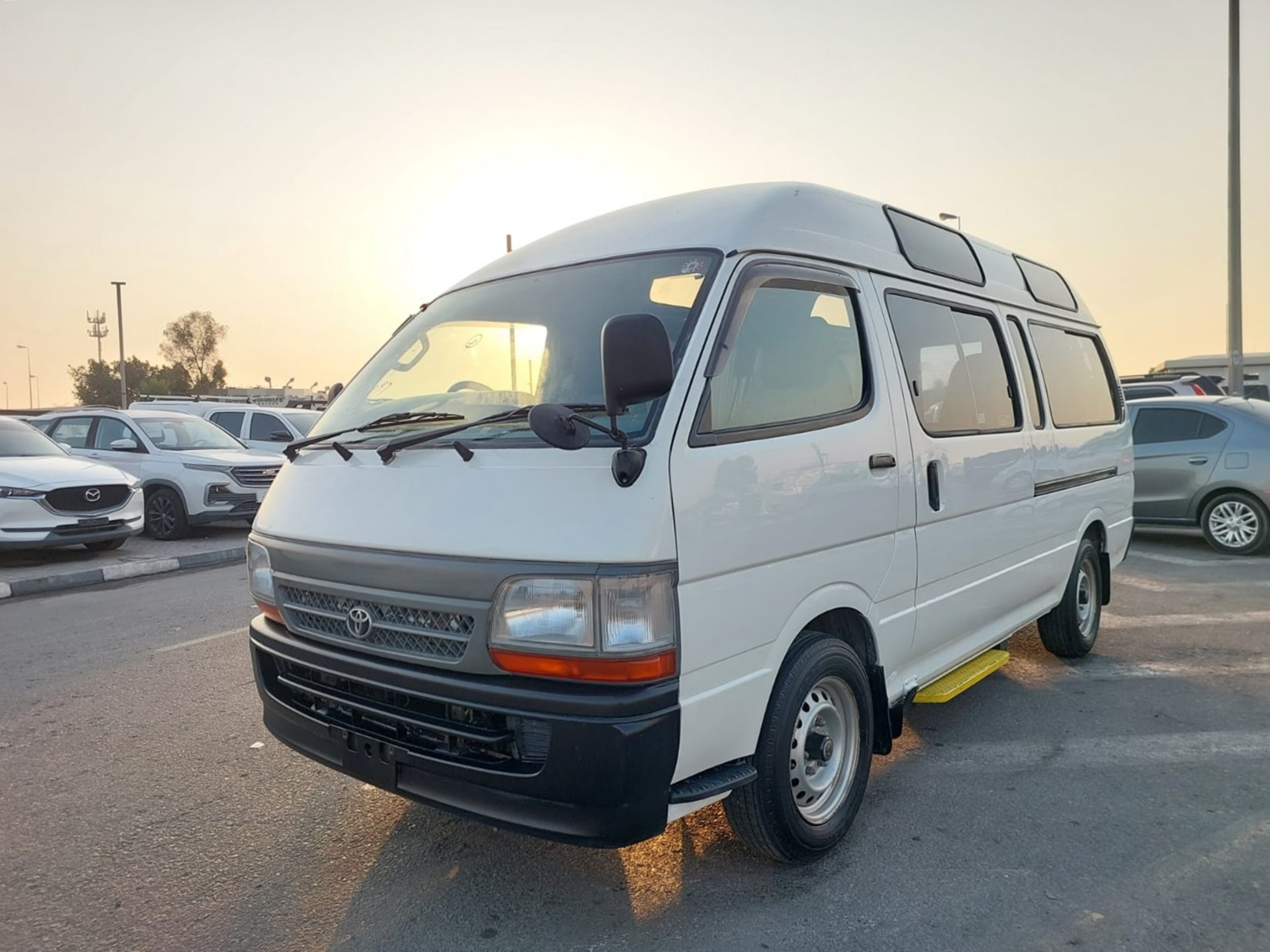 TOYOTA HIACE