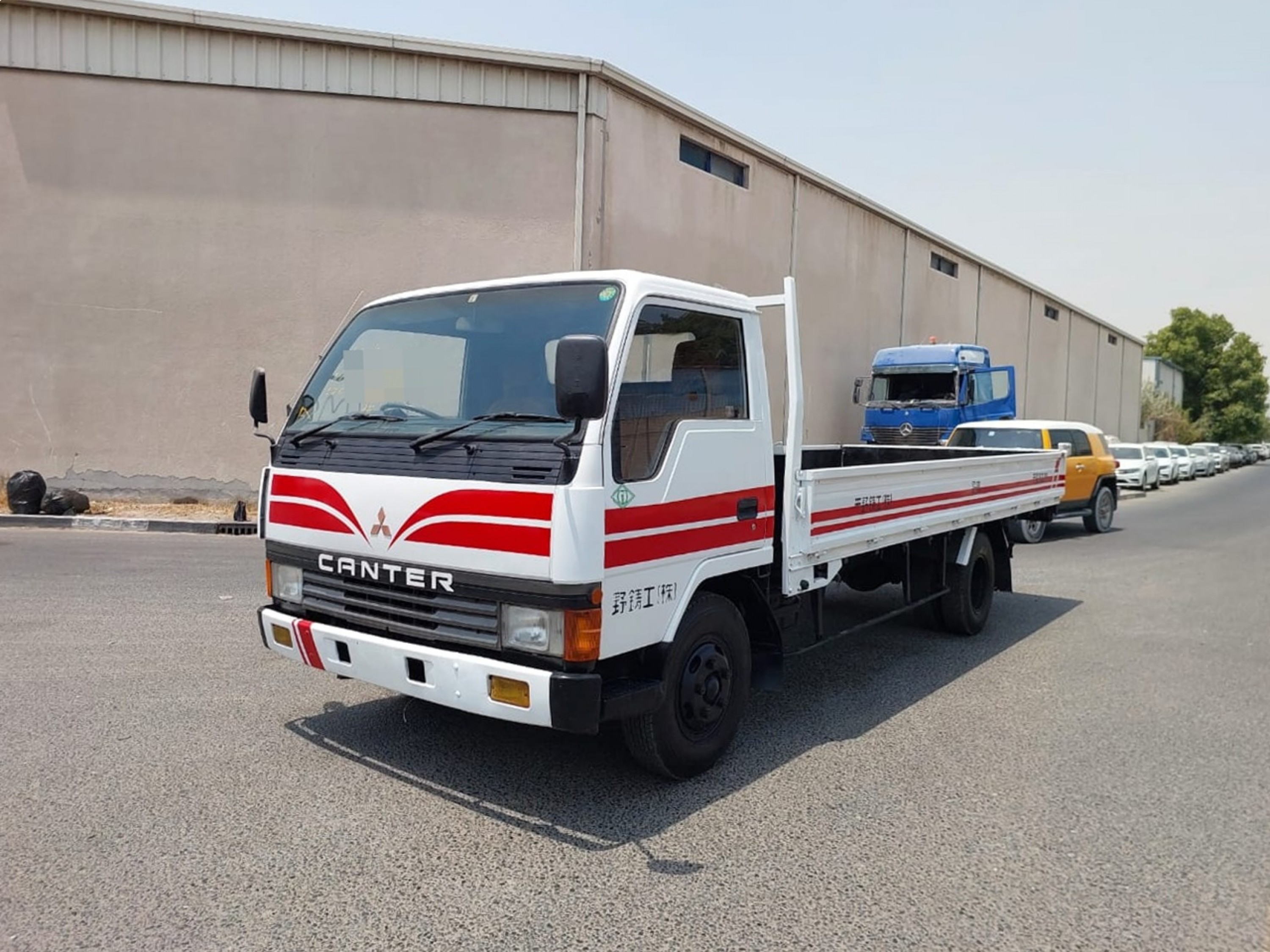 MITSUBISHI Canter