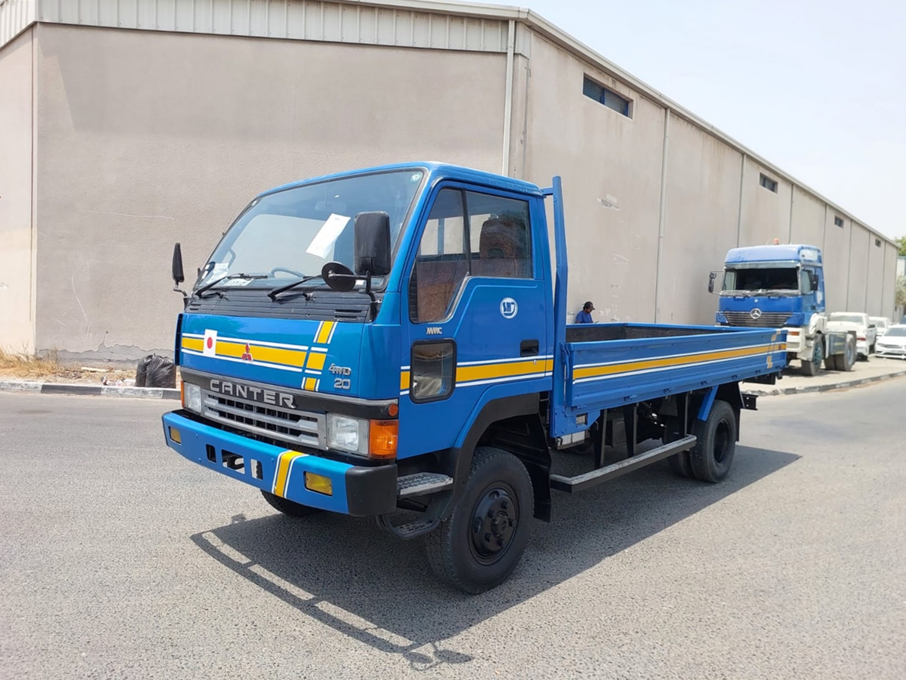 MITSUBISHI Canter