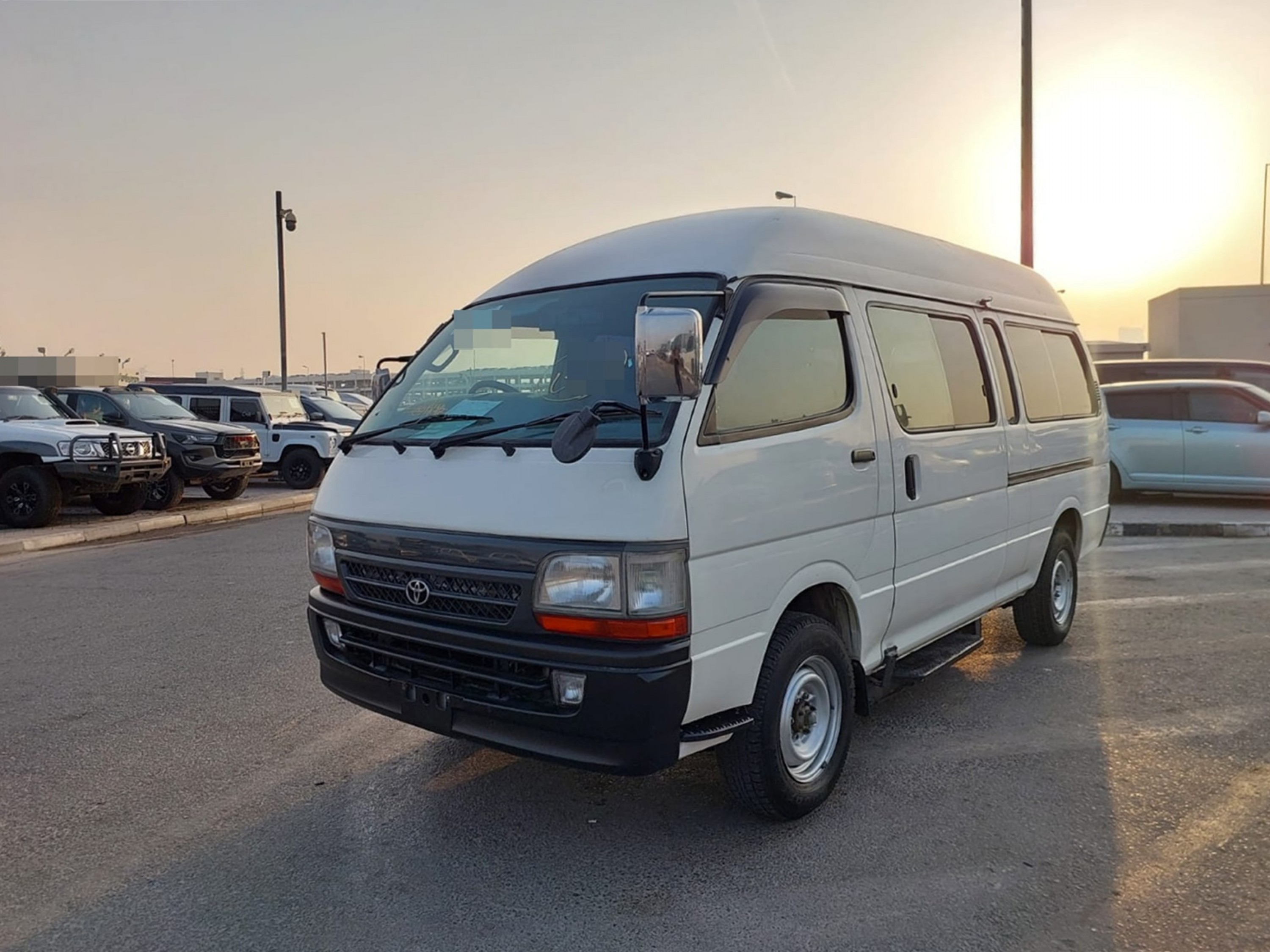 TOYOTA HIACE