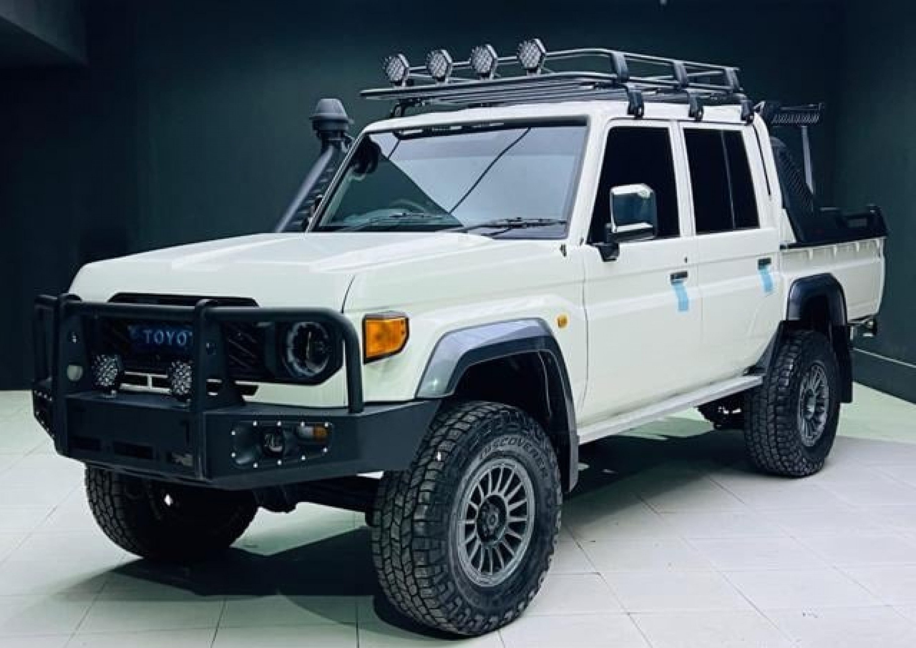 TOYOTA Land Cruiser