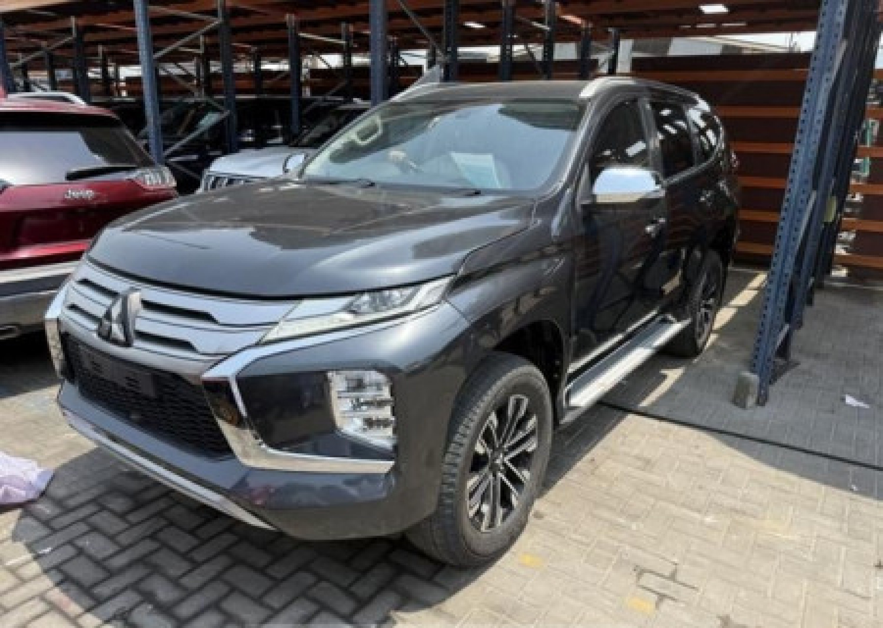 MITSUBISHI Pajero