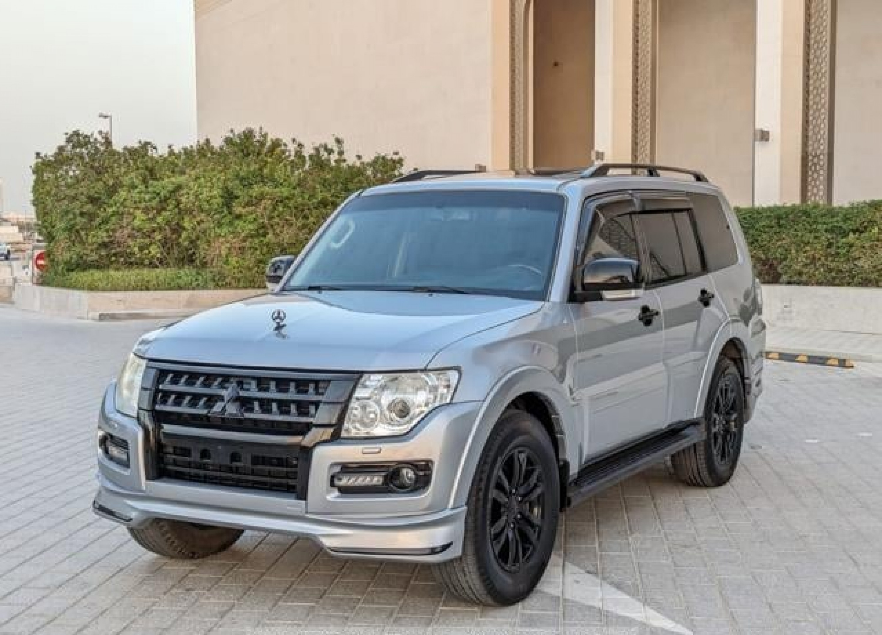 MITSUBISHI Pajero