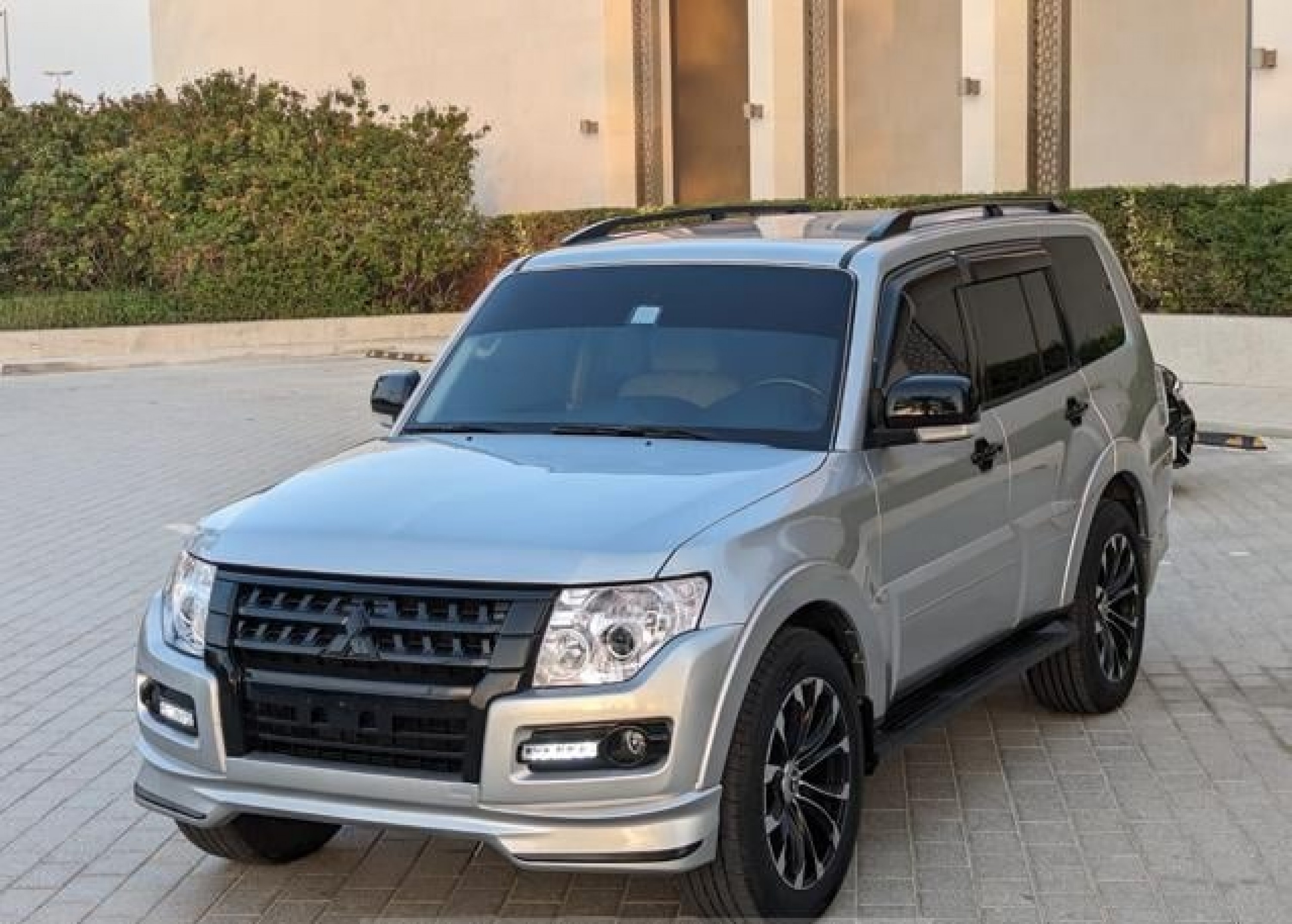 MITSUBISHI Pajero