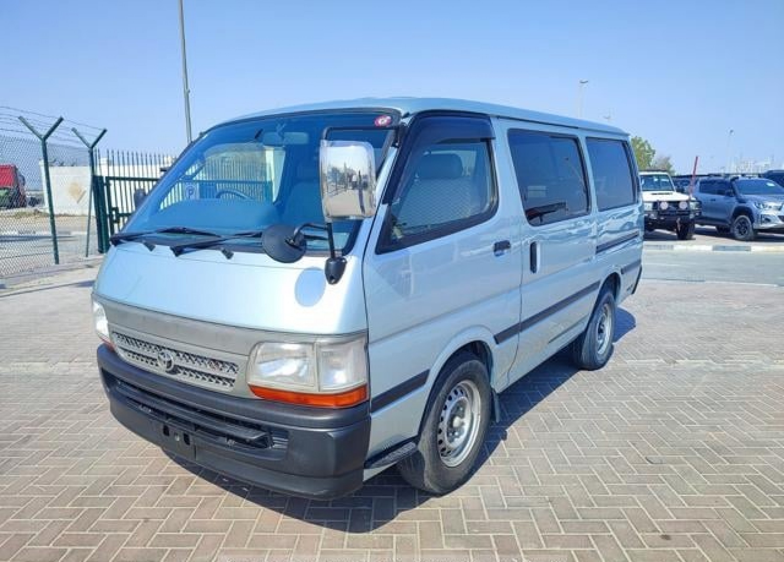 TOYOTA HIACE