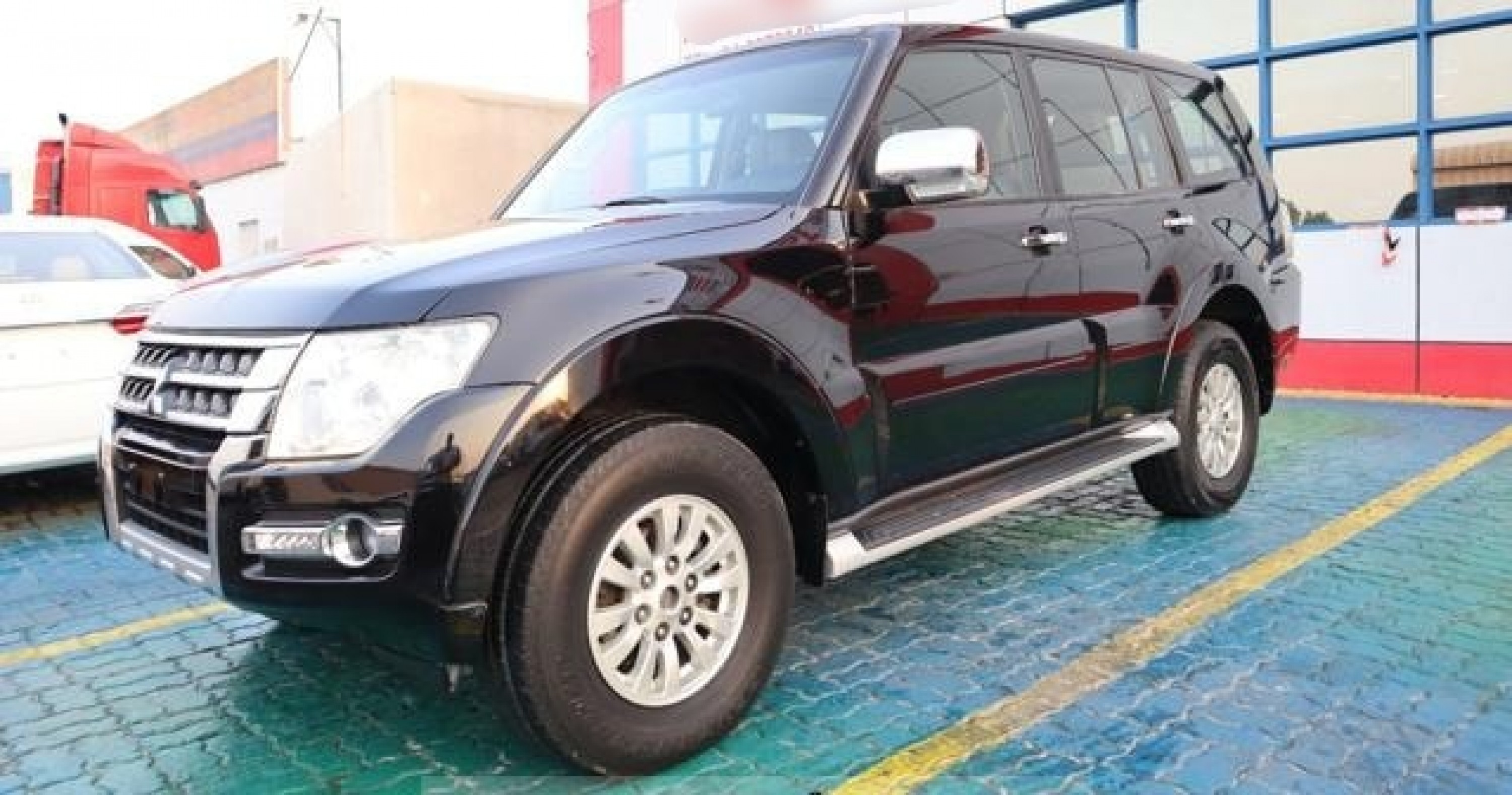 MITSUBISHI Pajero