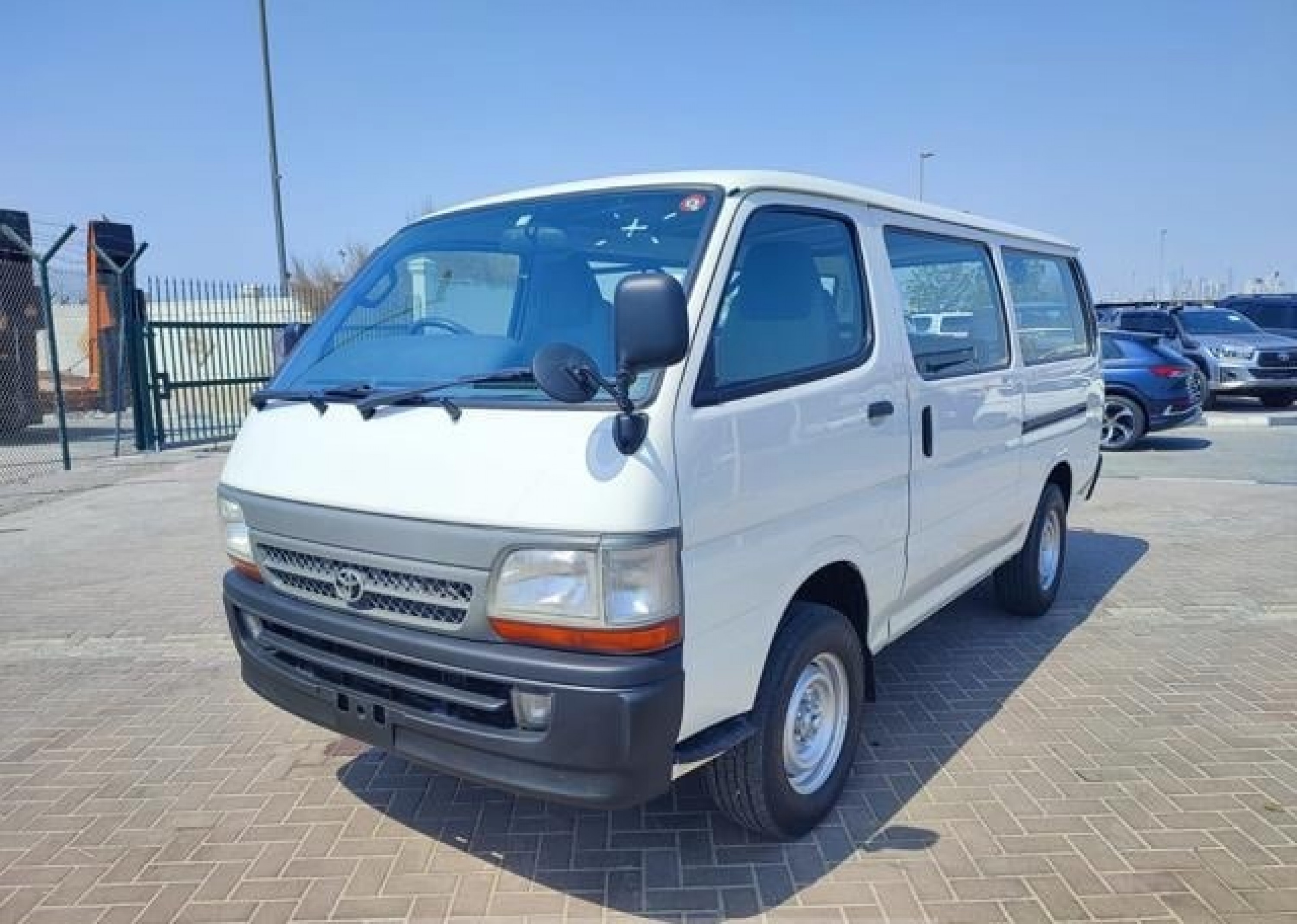 TOYOTA HIACE