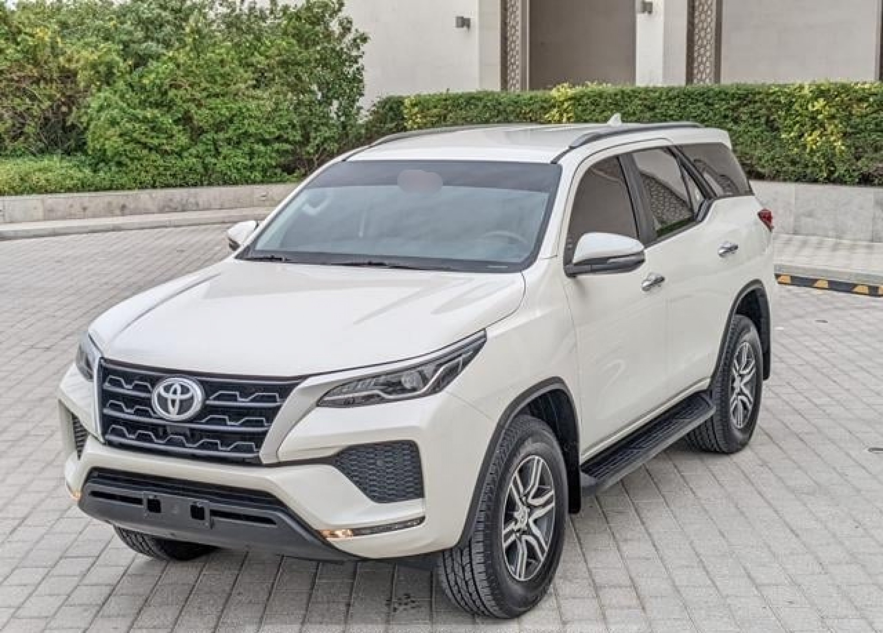 TOYOTA Fortuner