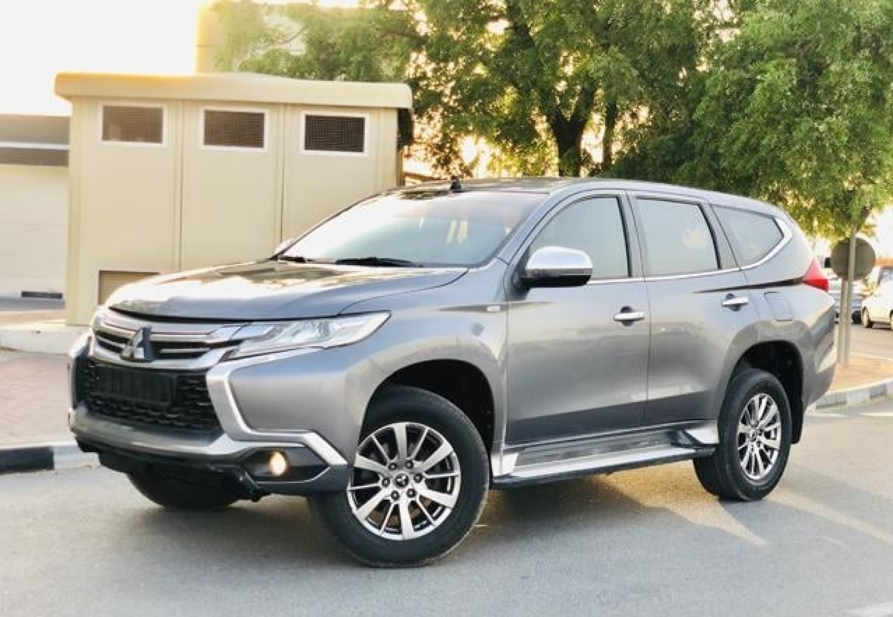 MITSUBISHI MONTERO