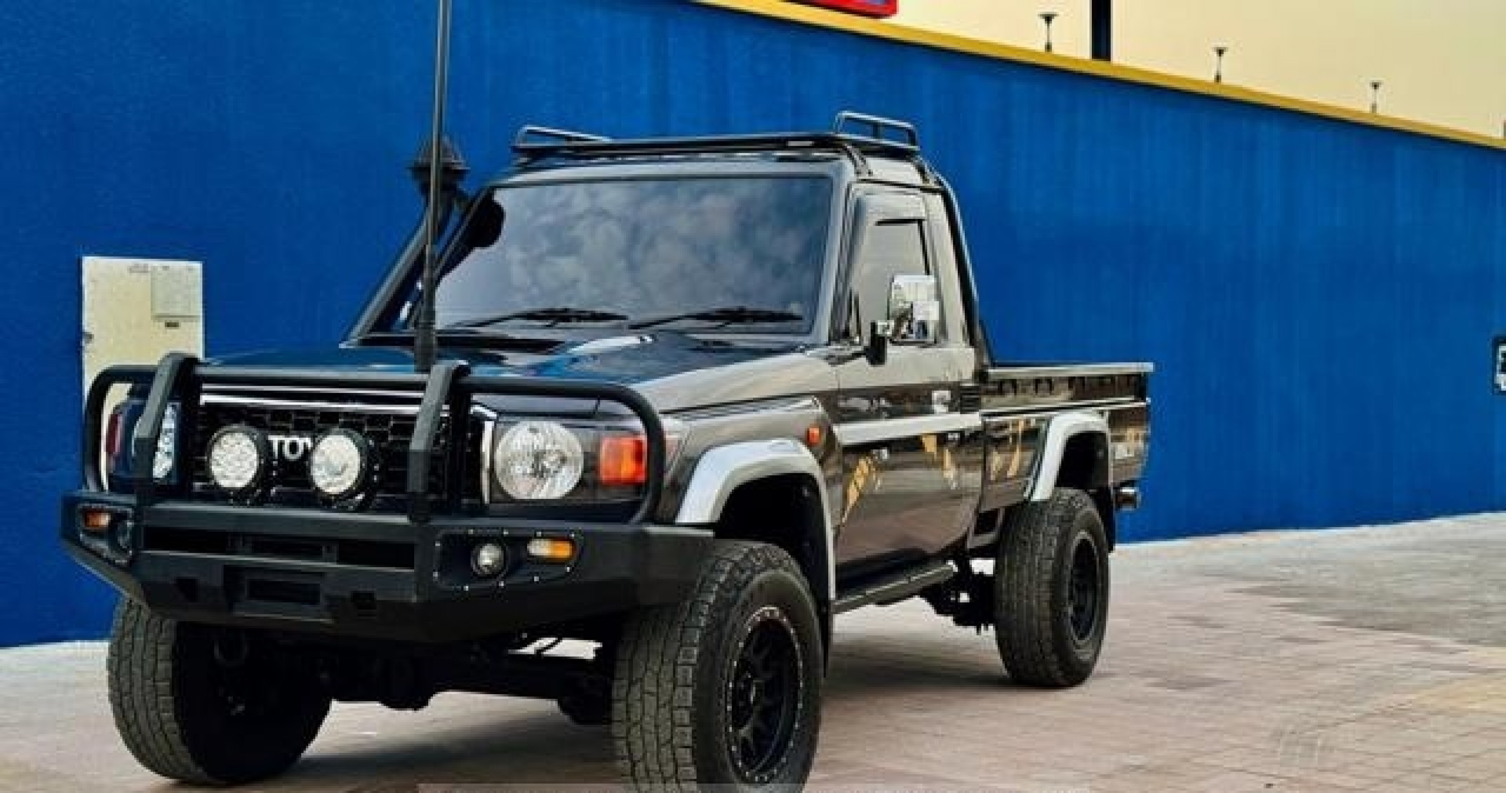 TOYOTA Land Cruiser