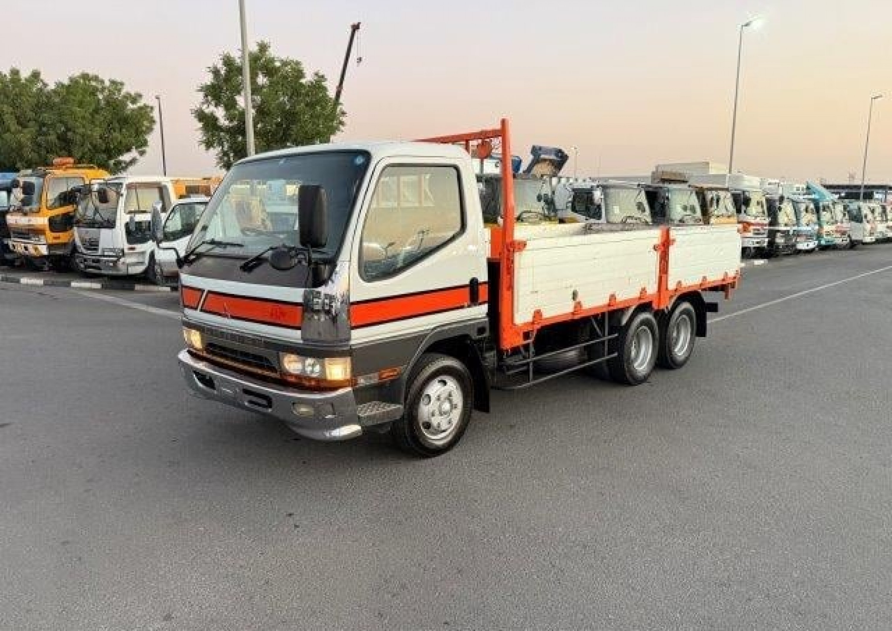 MITSUBISHI Canter