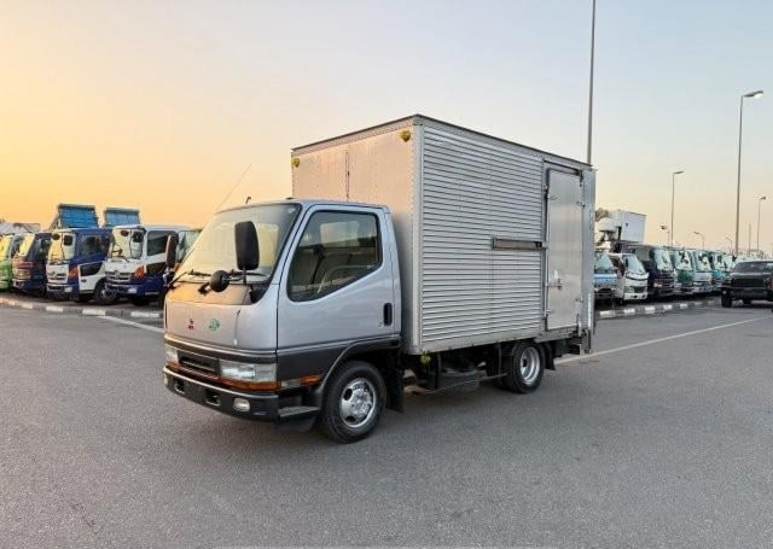 MITSUBISHI Canter