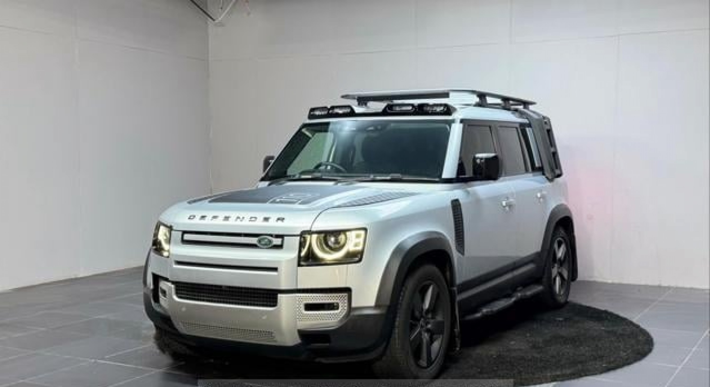 LAND ROVER DEFENDER
