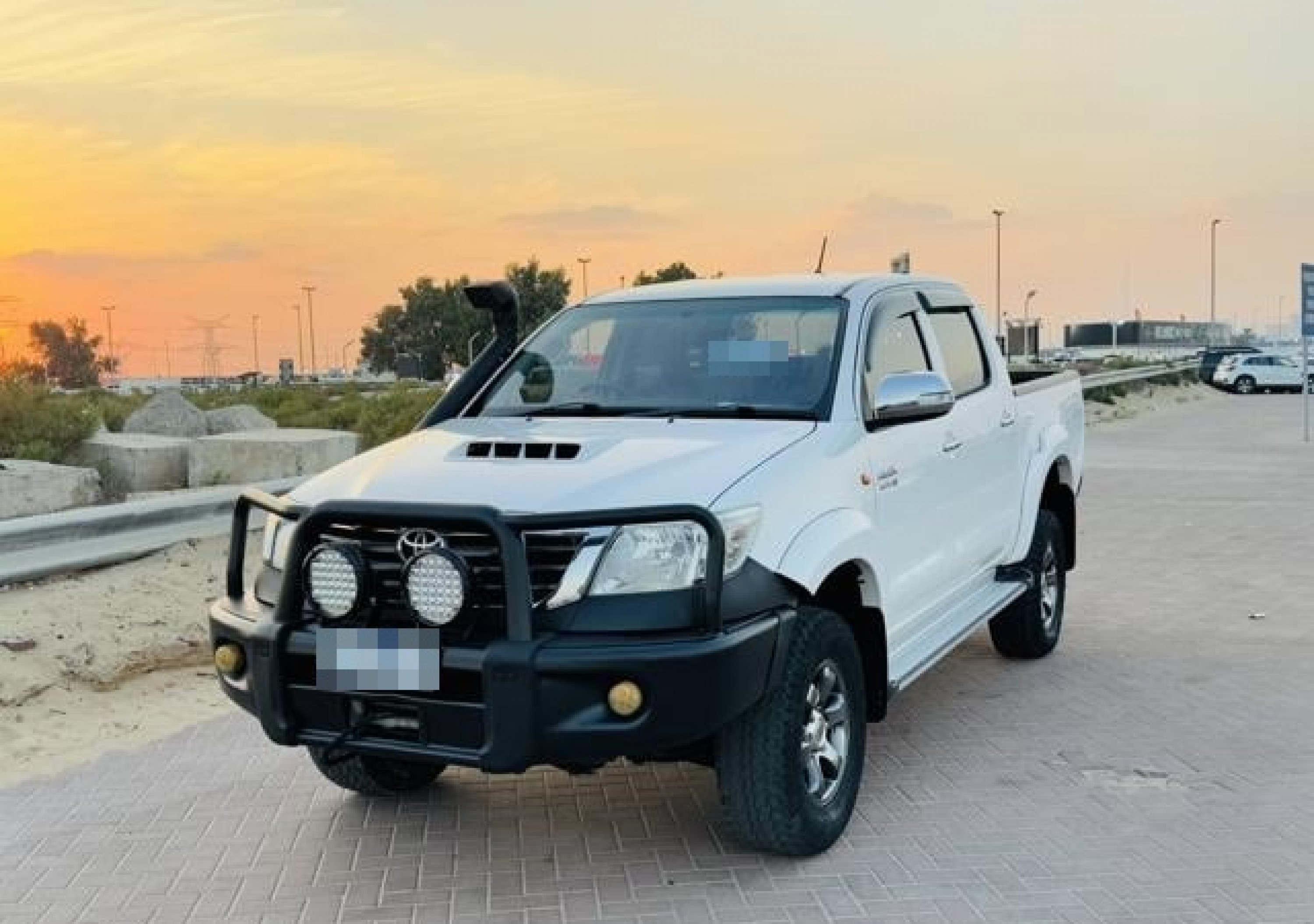 TOYOTA Hilux