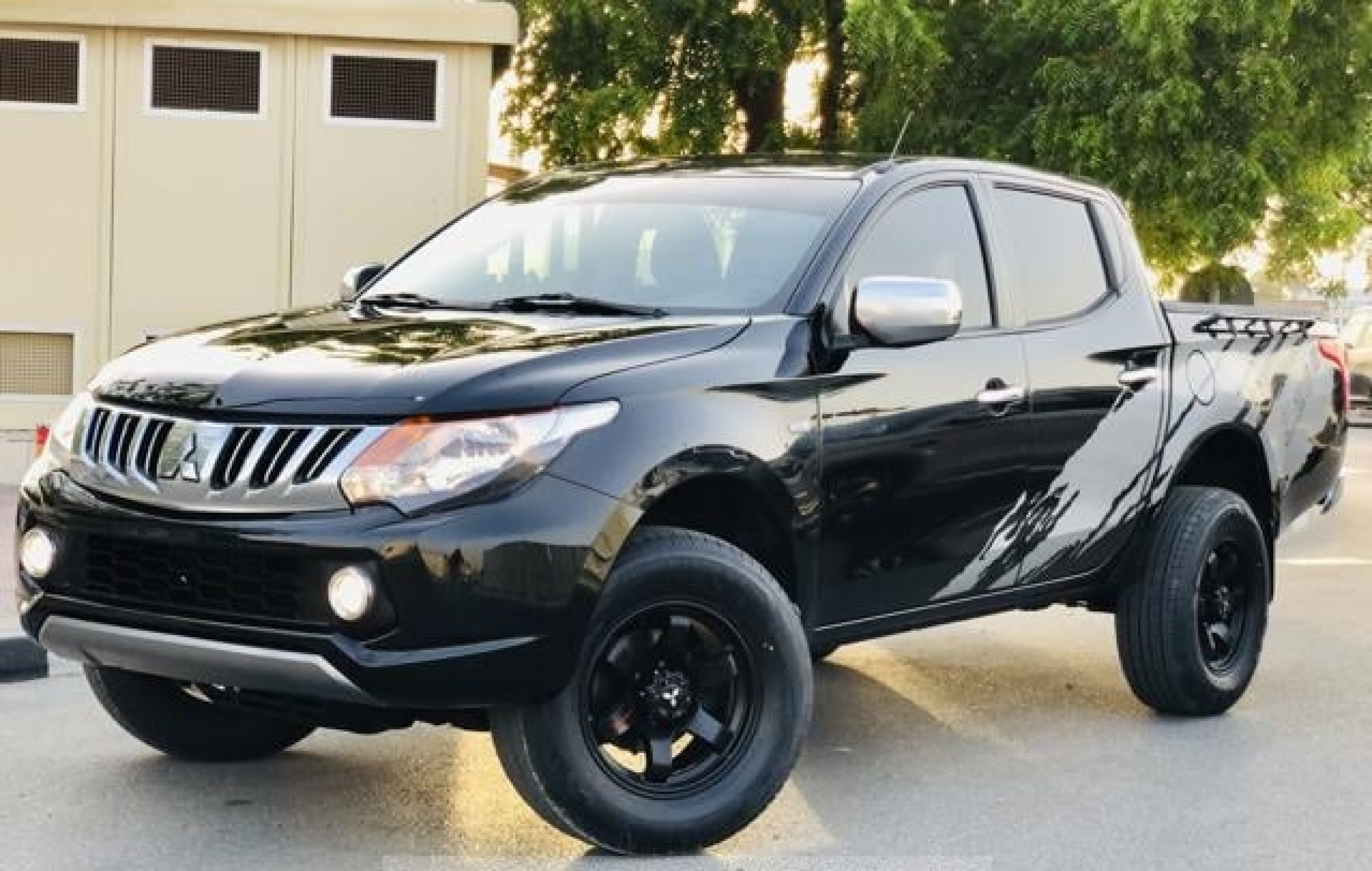 MITSUBISHI L200