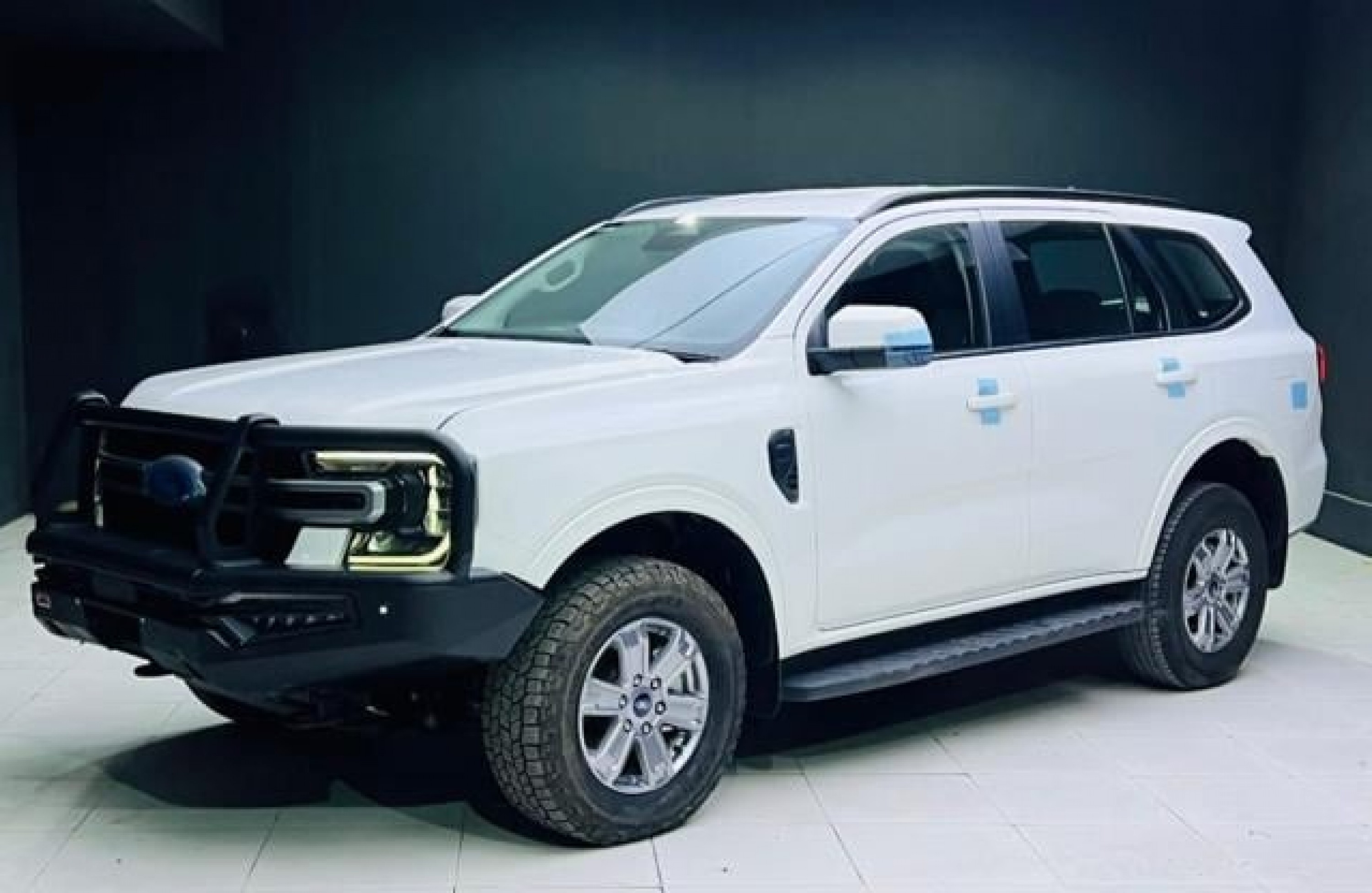 FORD EVEREST.