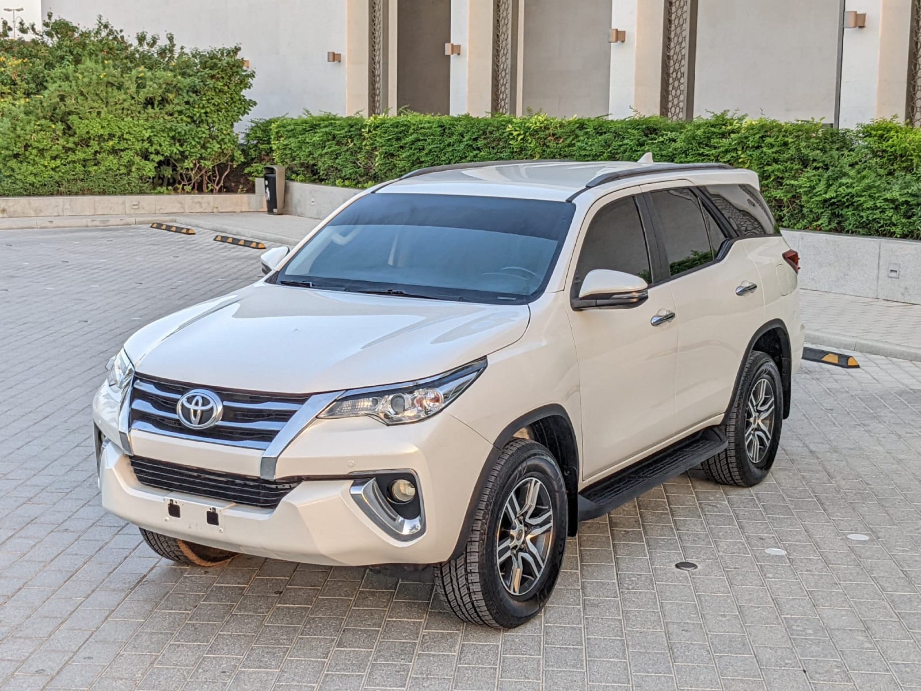 TOYOTA Fortuner