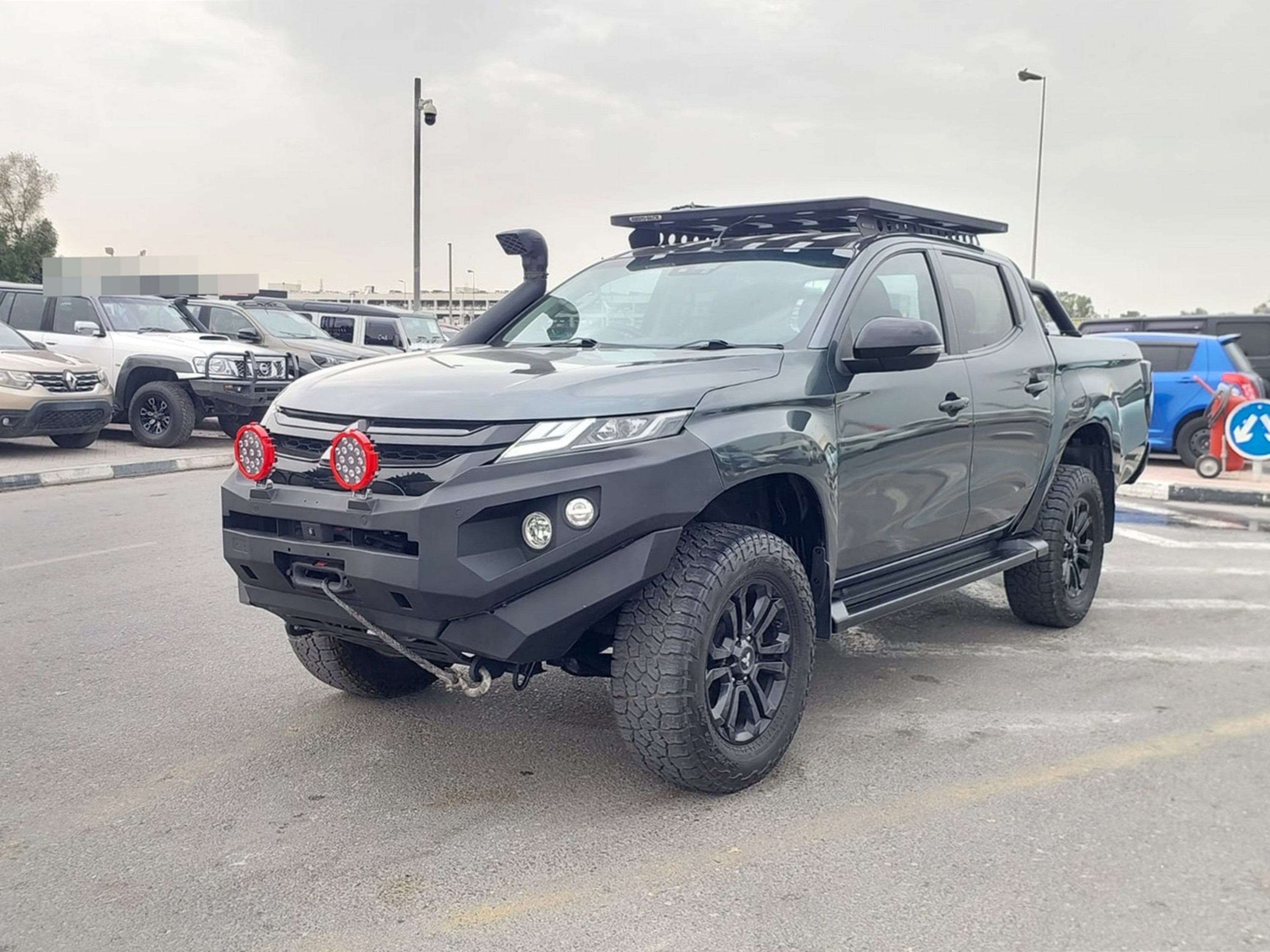 MITSUBISHI Triton