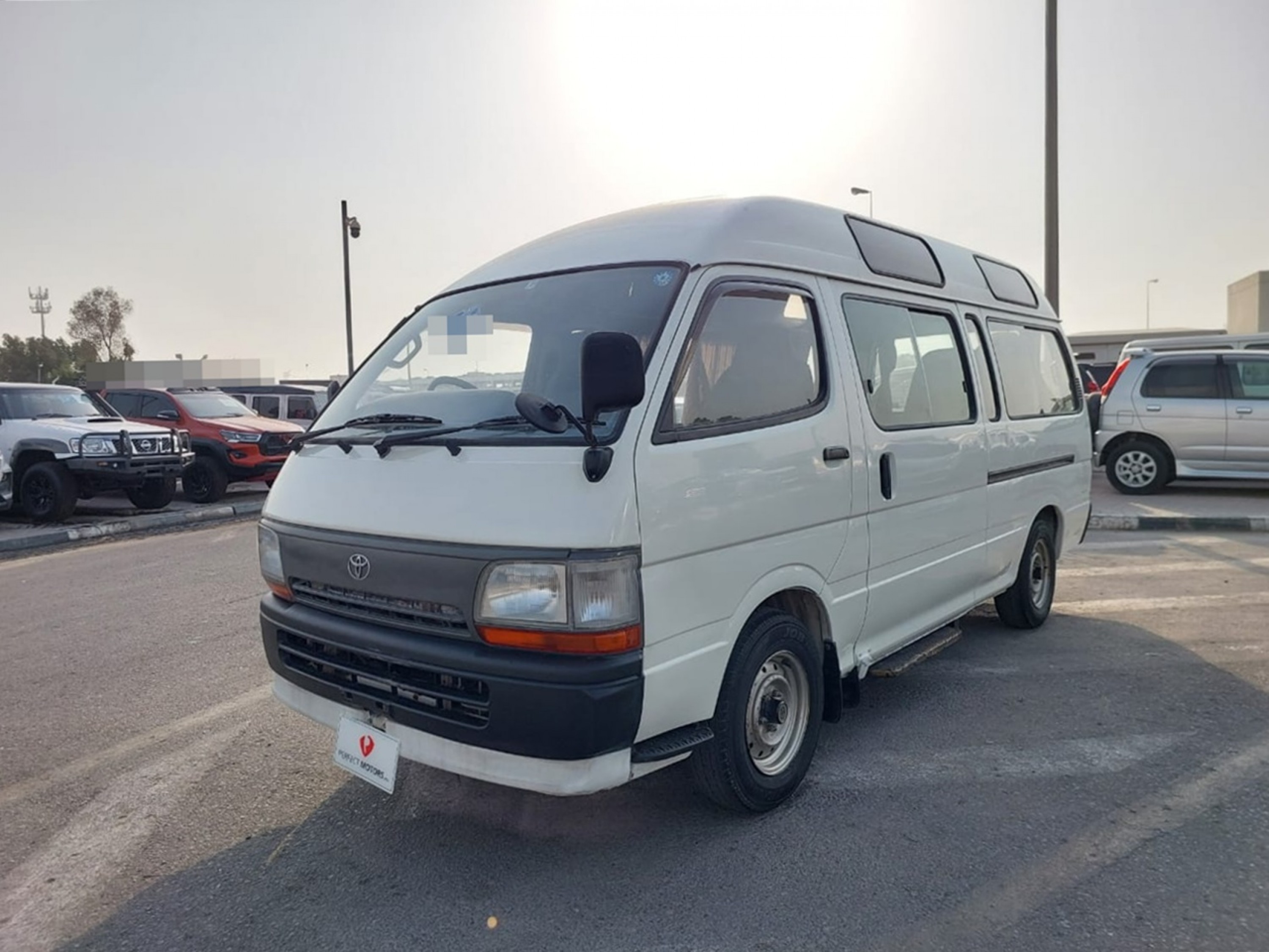 TOYOTA HIACE