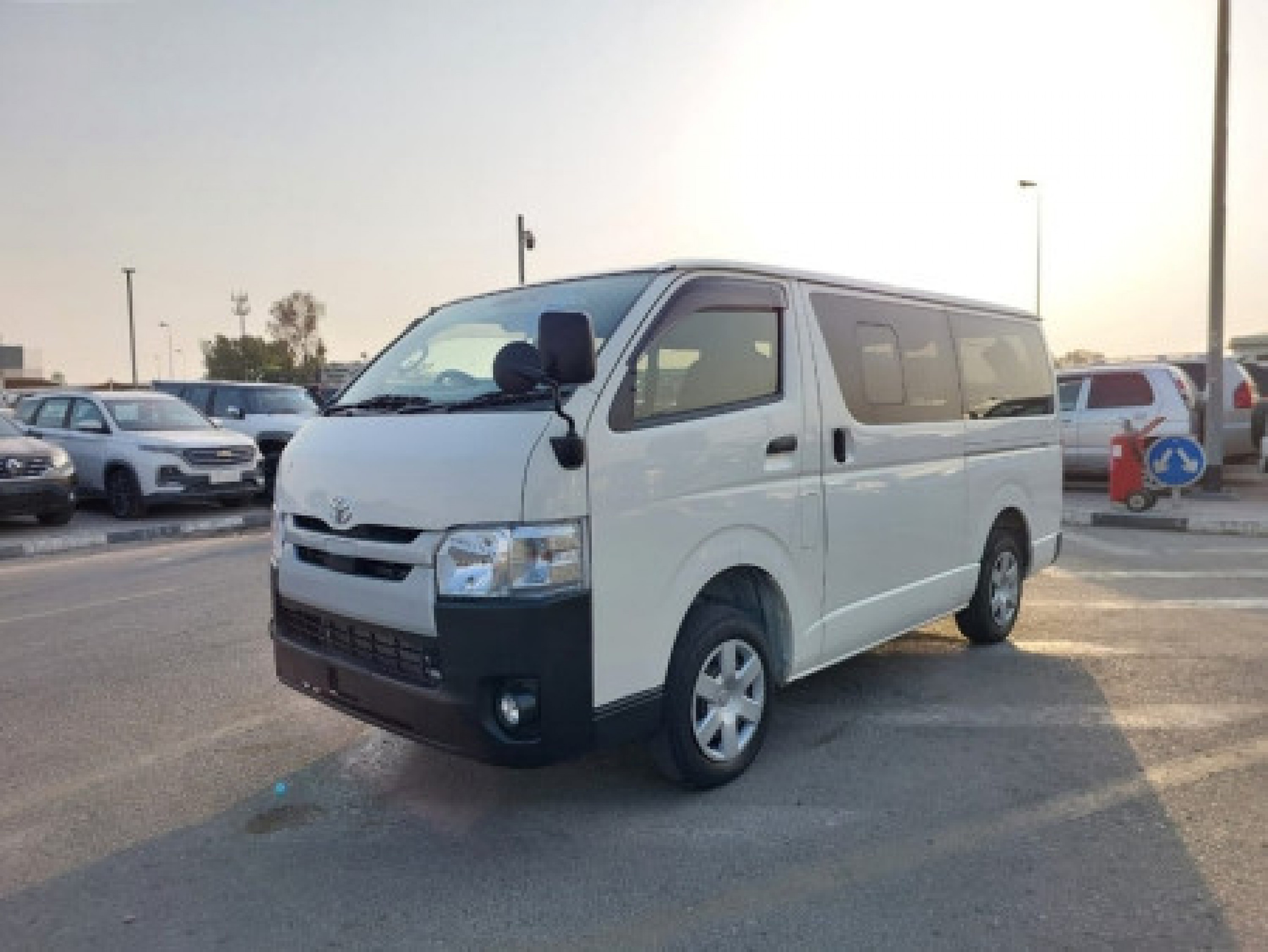 TOYOTA Hiace Commuter