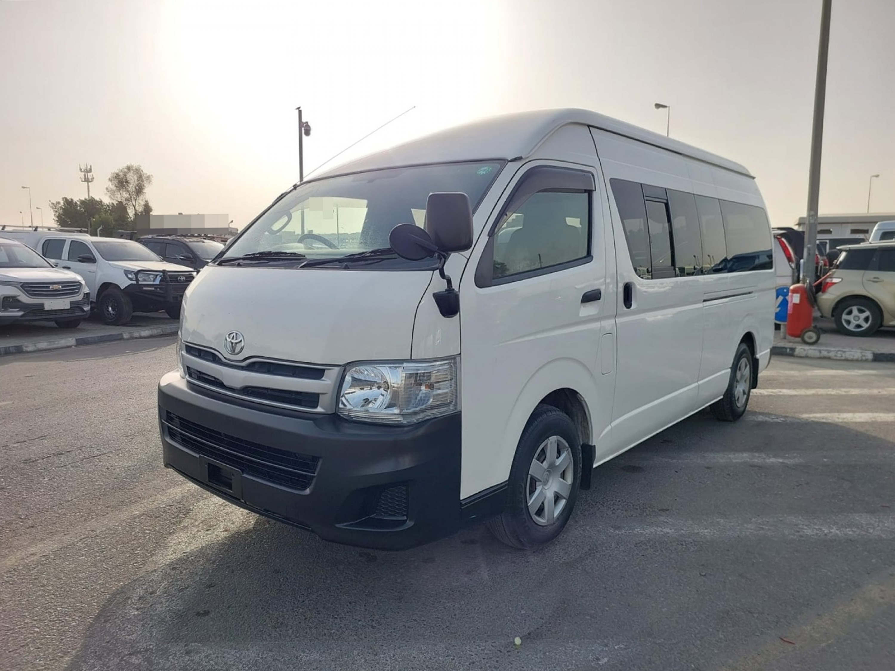 TOYOTA HIACE