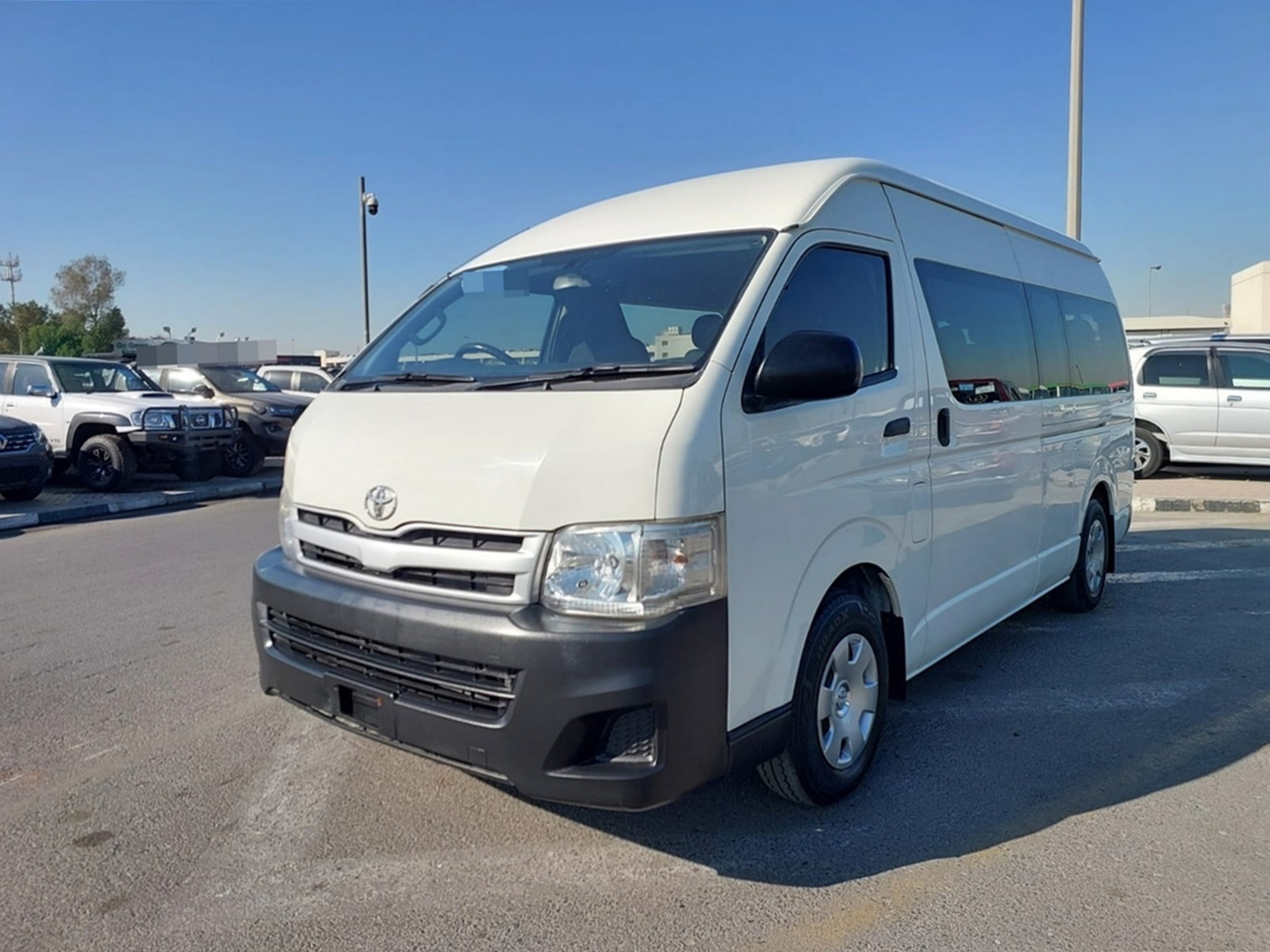 TOYOTA Hiace Commuter