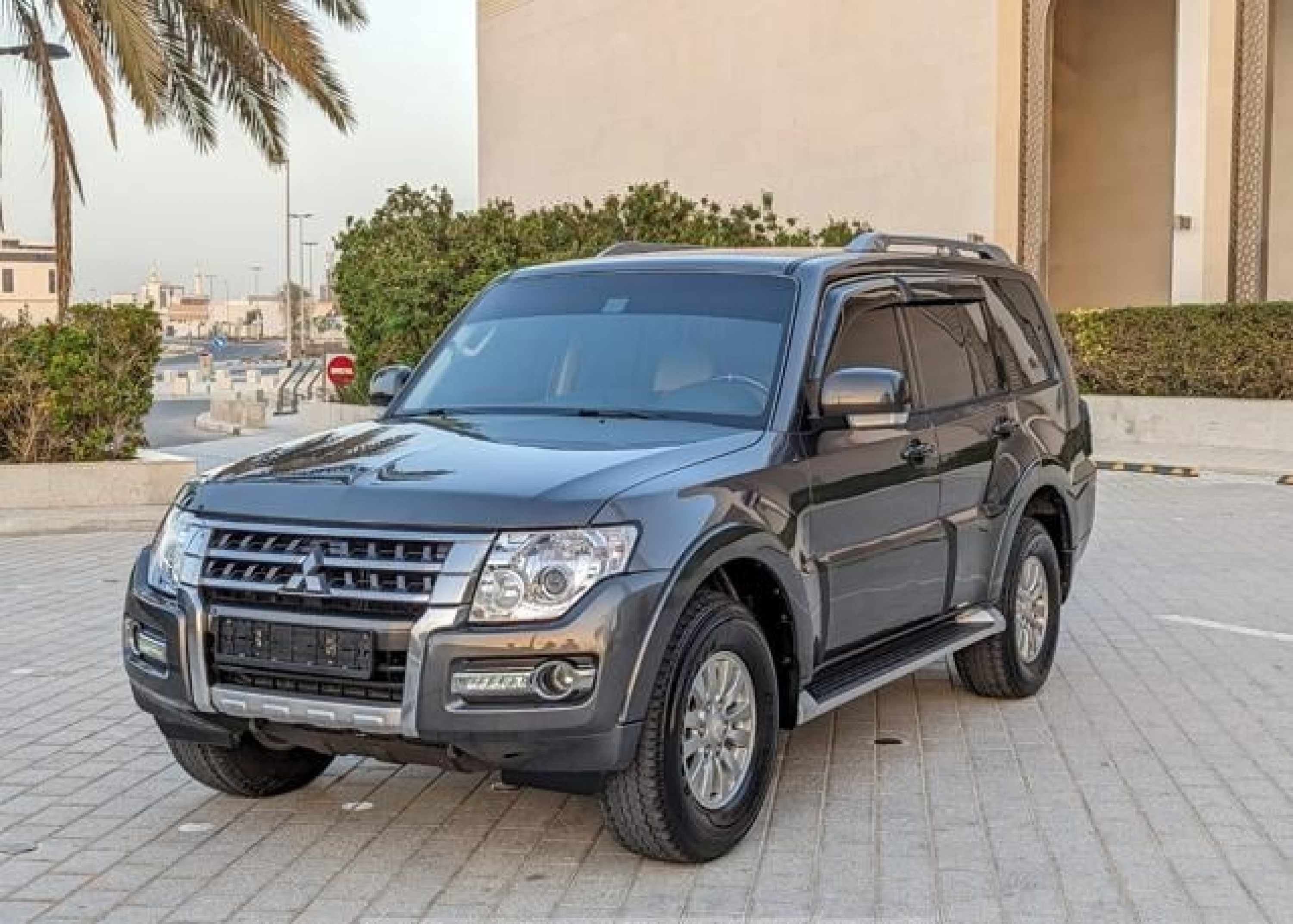 MITSUBISHI Pajero