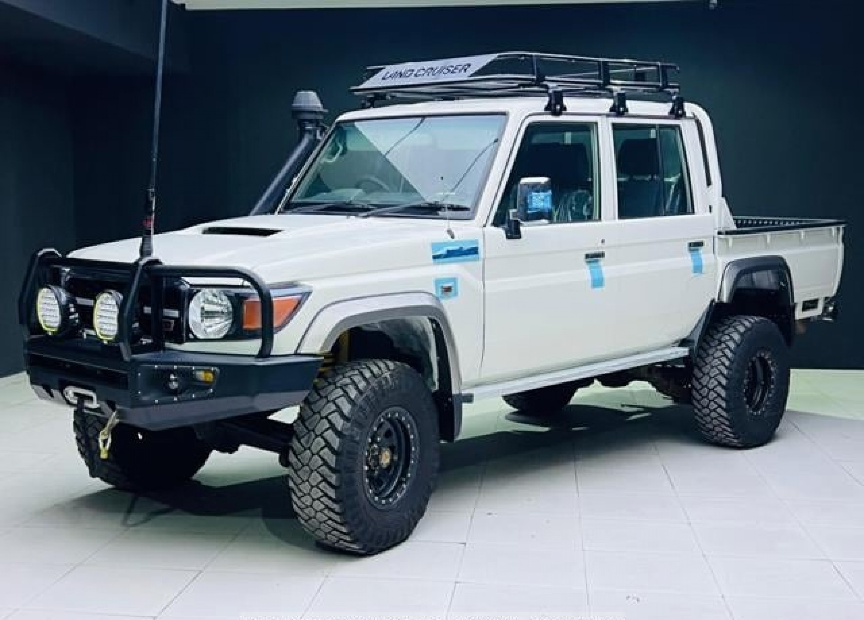 TOYOTA Land Cruiser