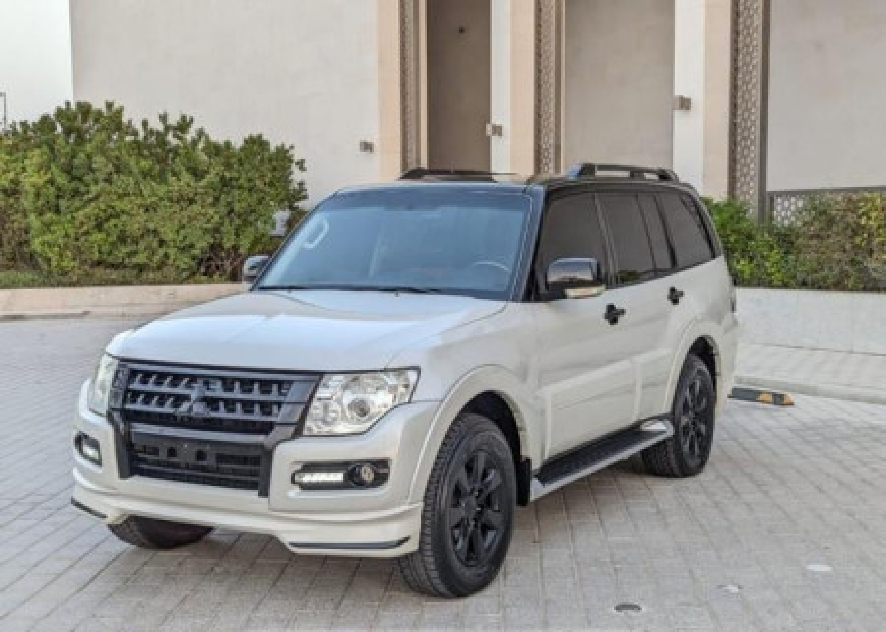 MITSUBISHI Pajero