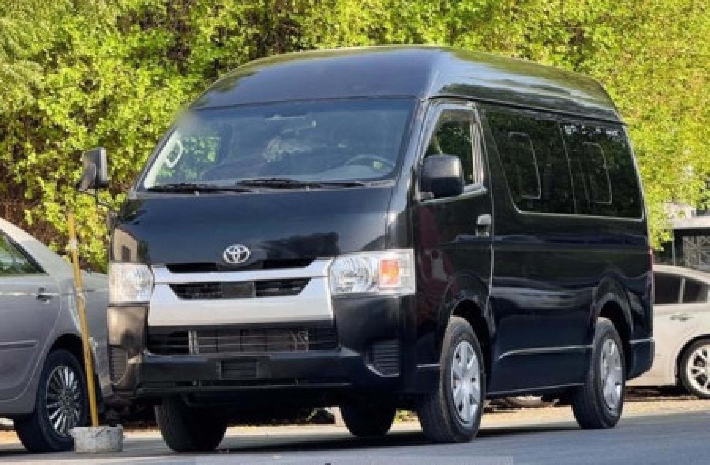 TOYOTA Hiace Commuter