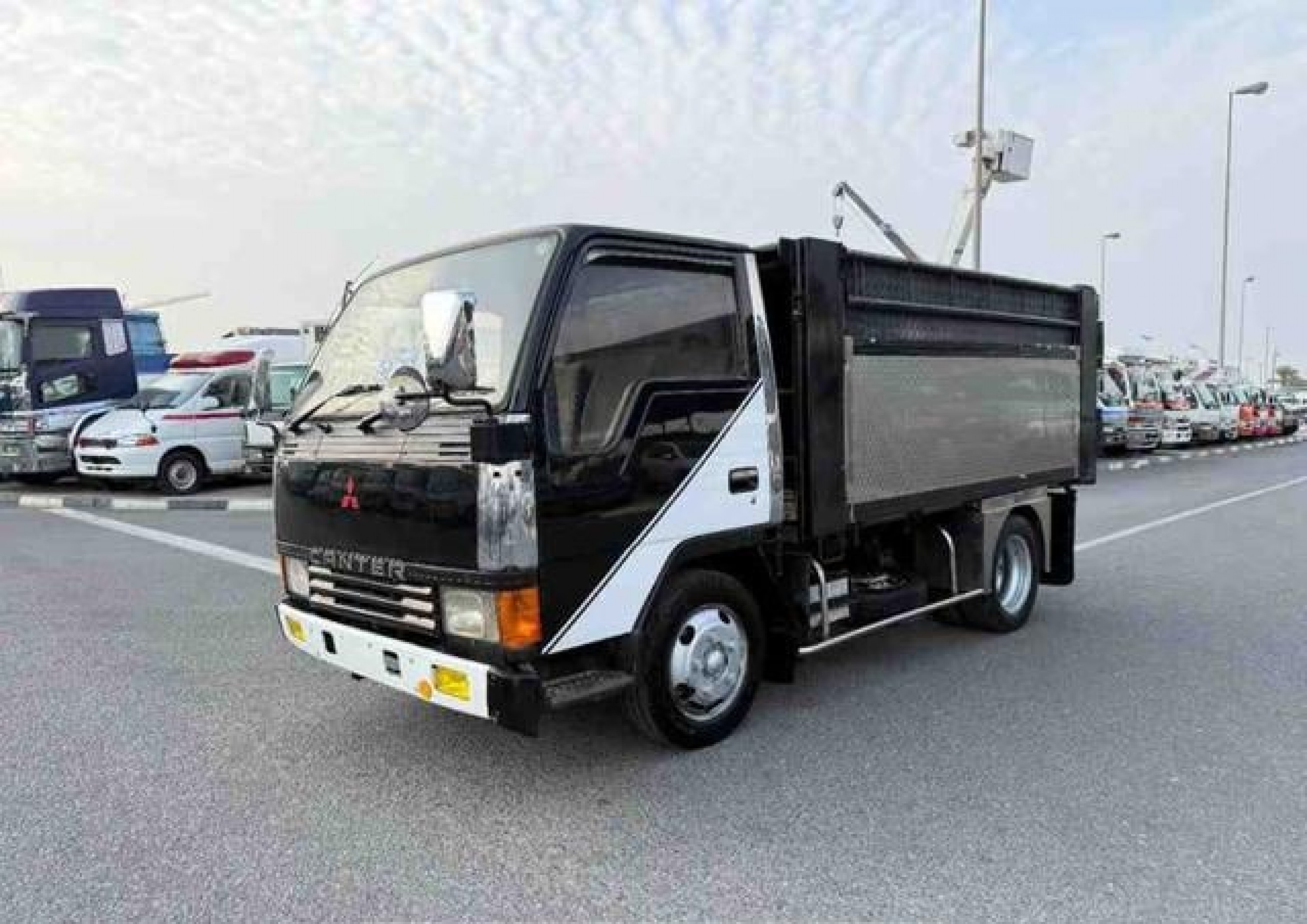MITSUBISHI Canter