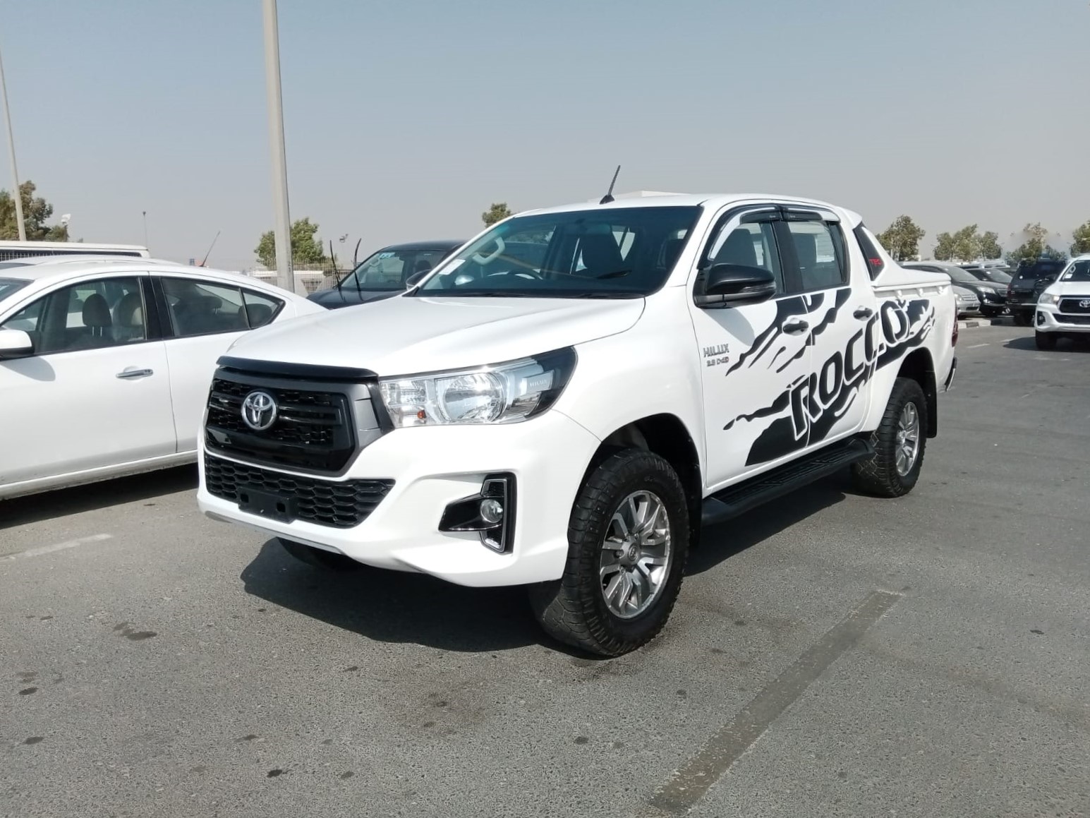 1448 TOYOTA HILUX PICK UP AT 2.8 WHITE