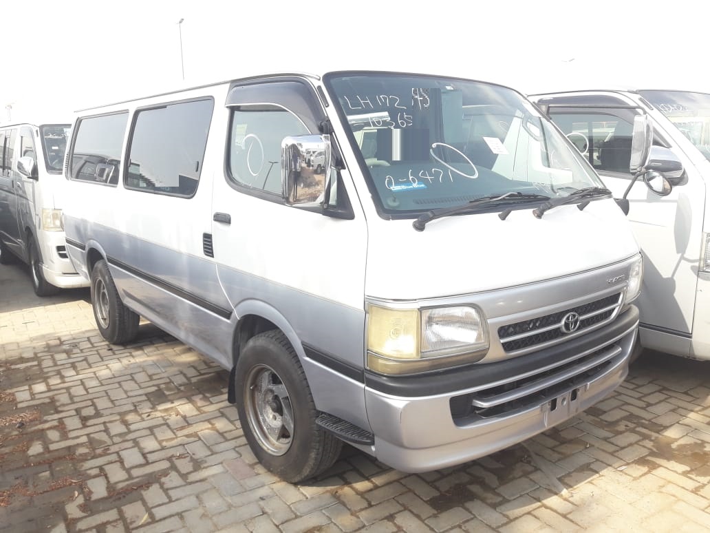 6545 - Toyota hiace 3.0 AT van White and silver