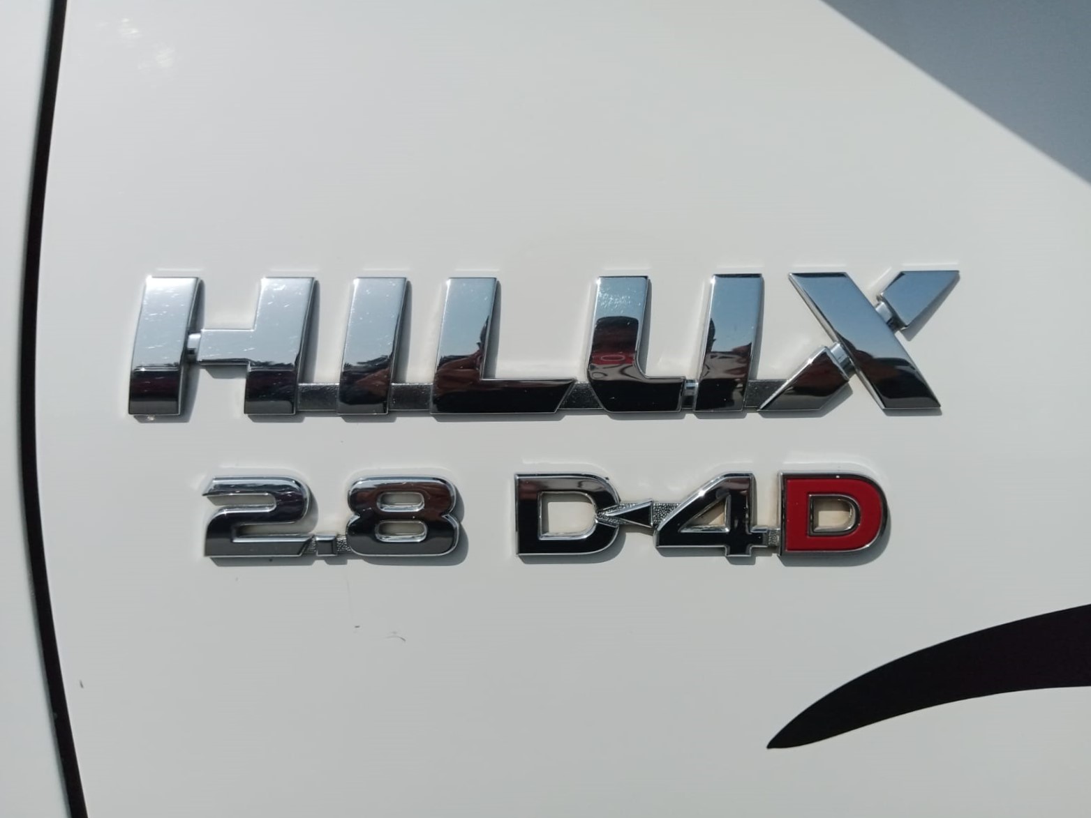 1448 TOYOTA HILUX PICK UP AT 2.8 WHITE