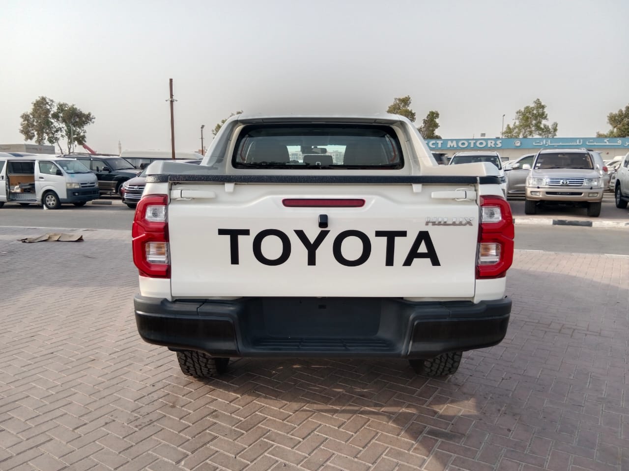 6956 TOYOTA HILUX PICK UP 2.8 A/T WHITE