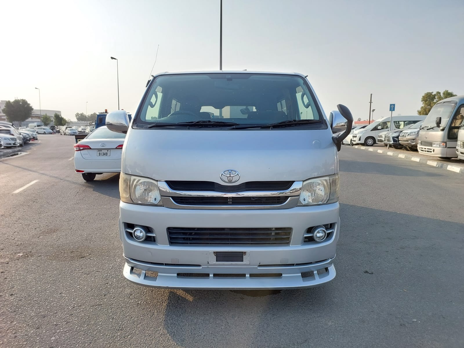 2342 TOYOTA HIACE A/T 3.0 2WD SILVER