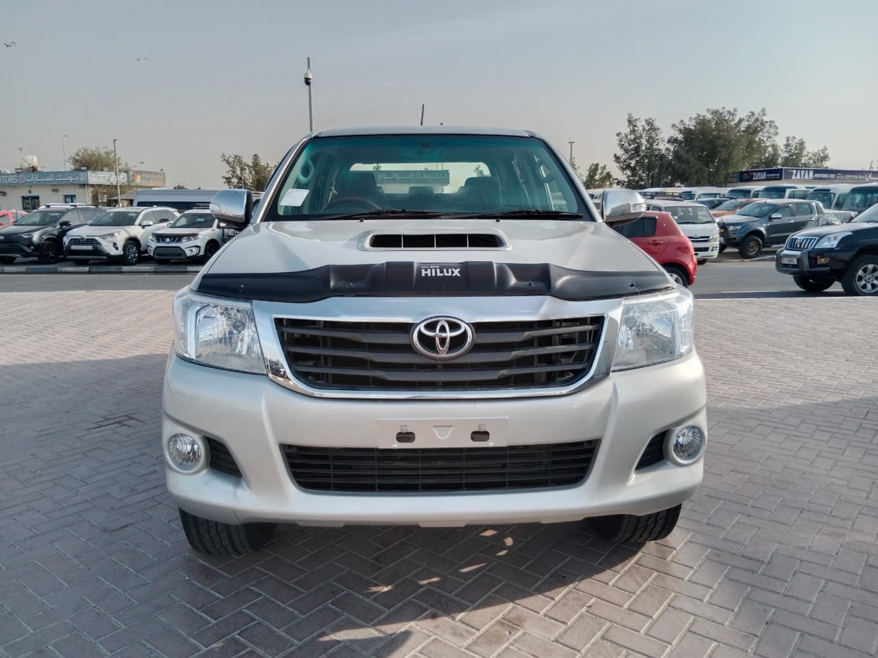 8267  TOYOTA HILUX PICK UP 3.0 SILVER