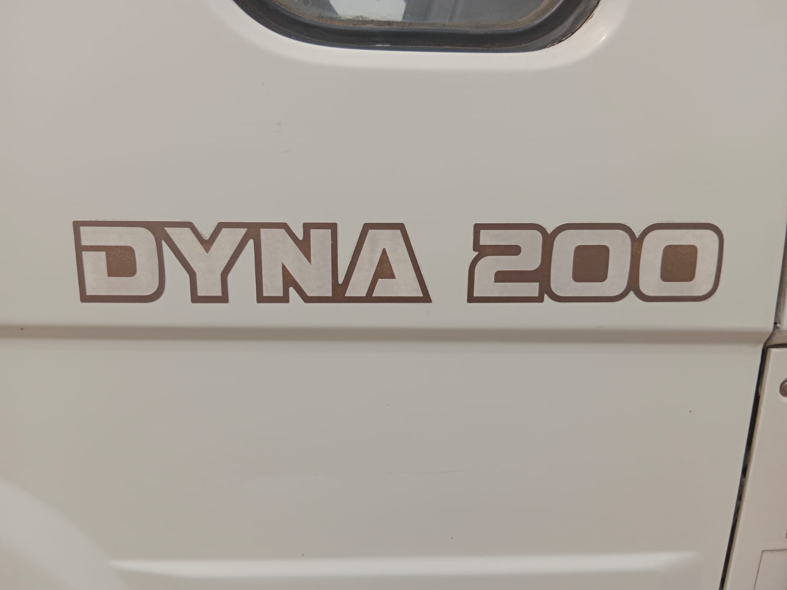 4794  TOYOTA DYNA TRUCK 3.7  WHITE