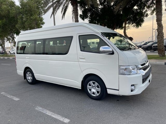 8139 TOYOTA COMMUTER 2WD 3.0 White