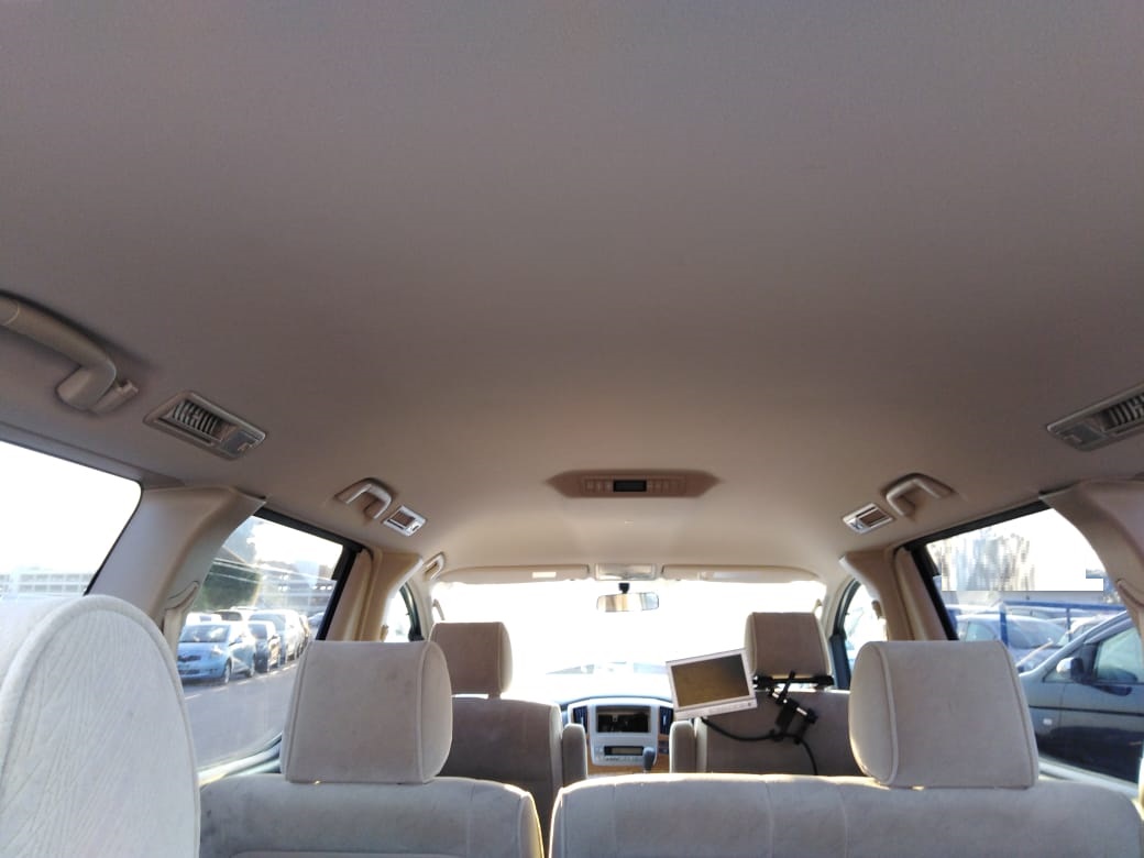 9216 - Toyota Alphard 2.4 AT Van White