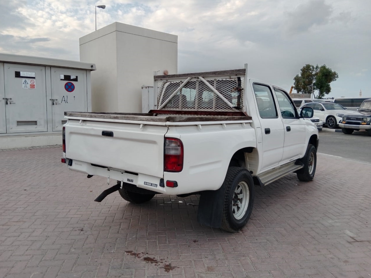 6289  TOYOTA  HILUX 3.0 M/T 4WD WHITE