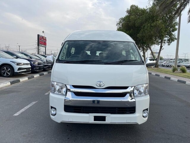 8139 TOYOTA COMMUTER 2WD 3.0 White