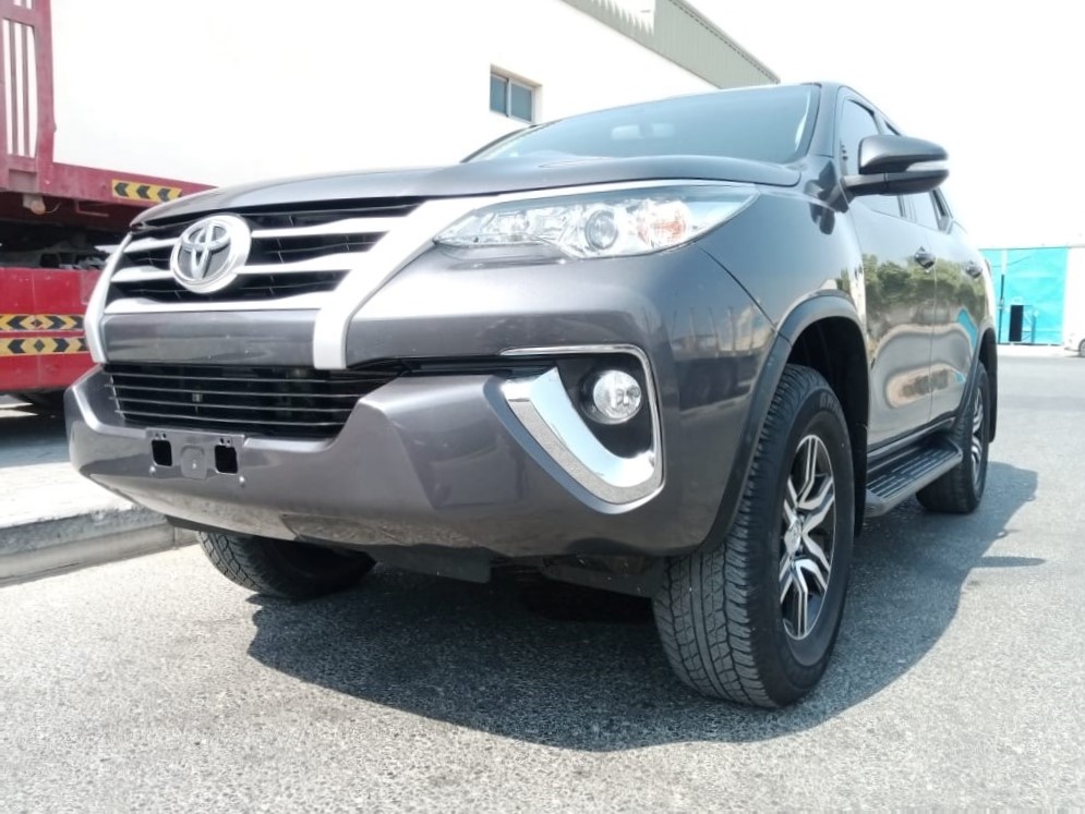 1370 TOYOTA FORTUNER JEEP AT 2.8 GREY