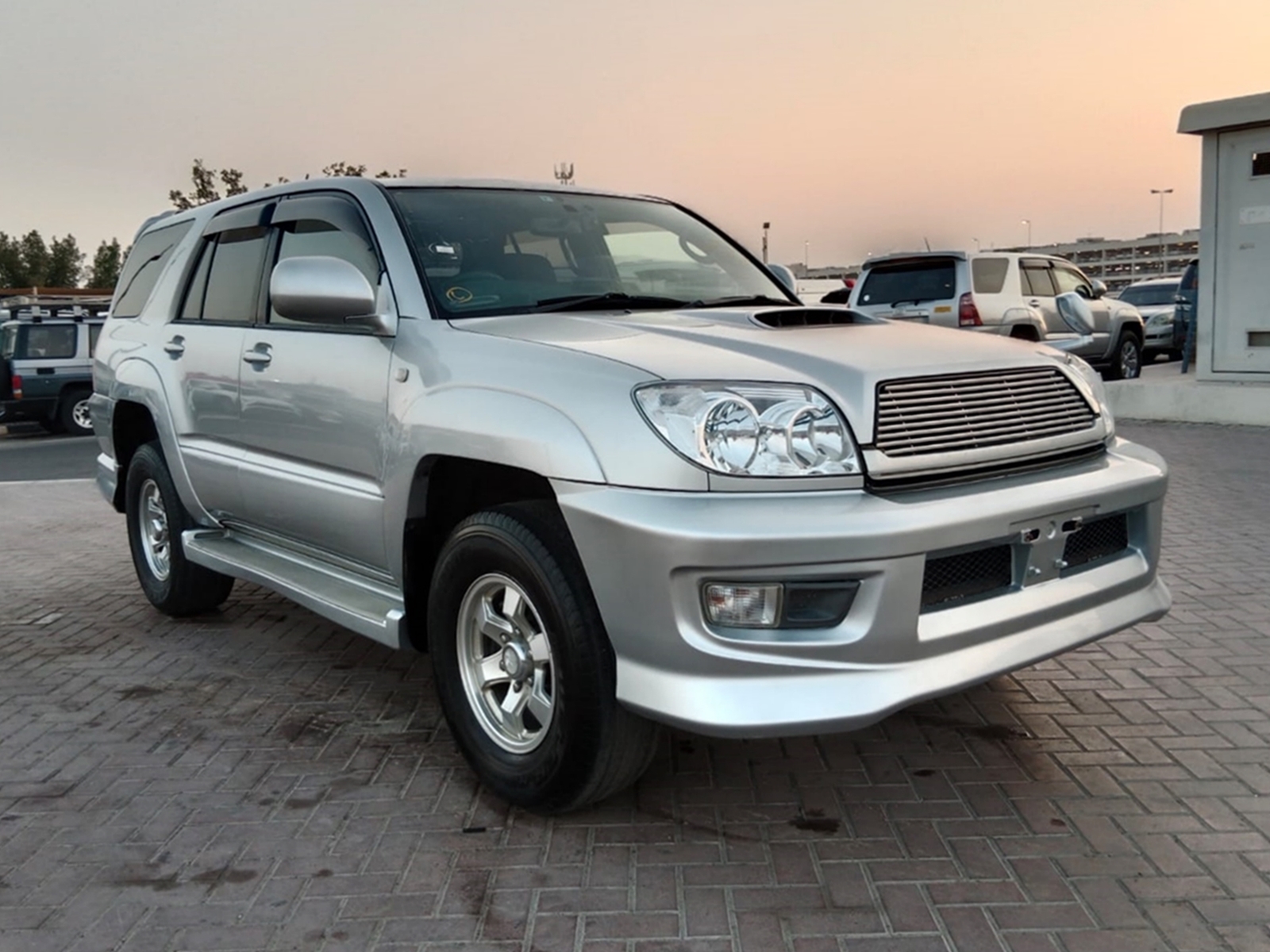 02627 TOYOTA  HILUX SURF 3.0 4WD A/T SILVER
