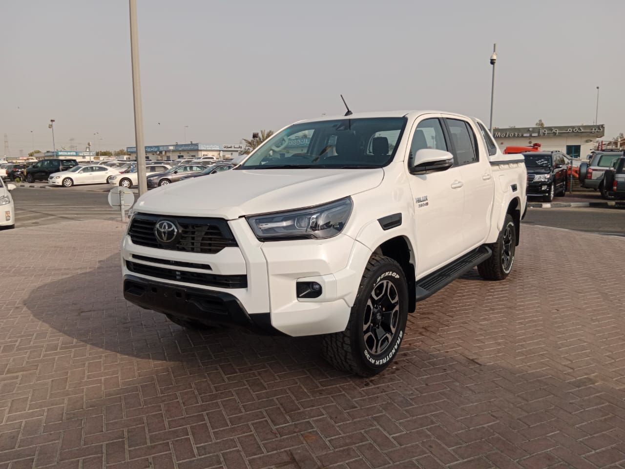 6956 TOYOTA HILUX PICK UP 2.8 A/T WHITE