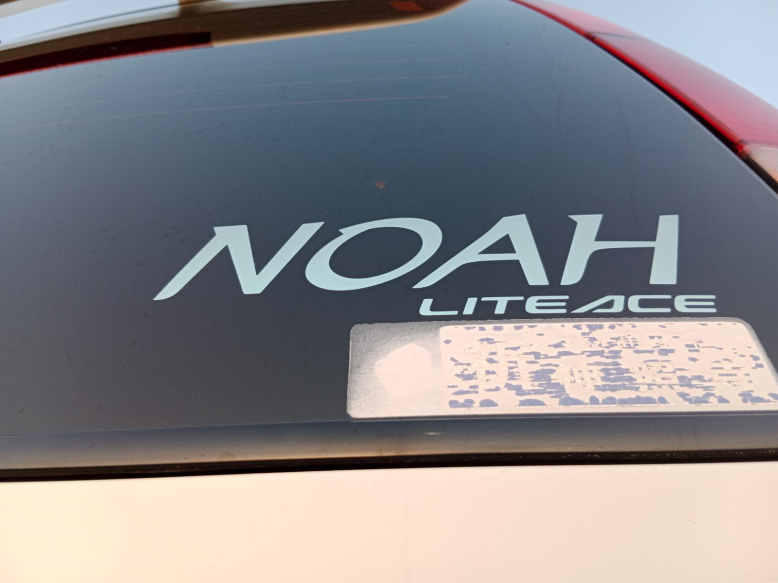 7923 TOYOTA LITEACE NOAH VAN 2.0 4WD A/T WHITE
