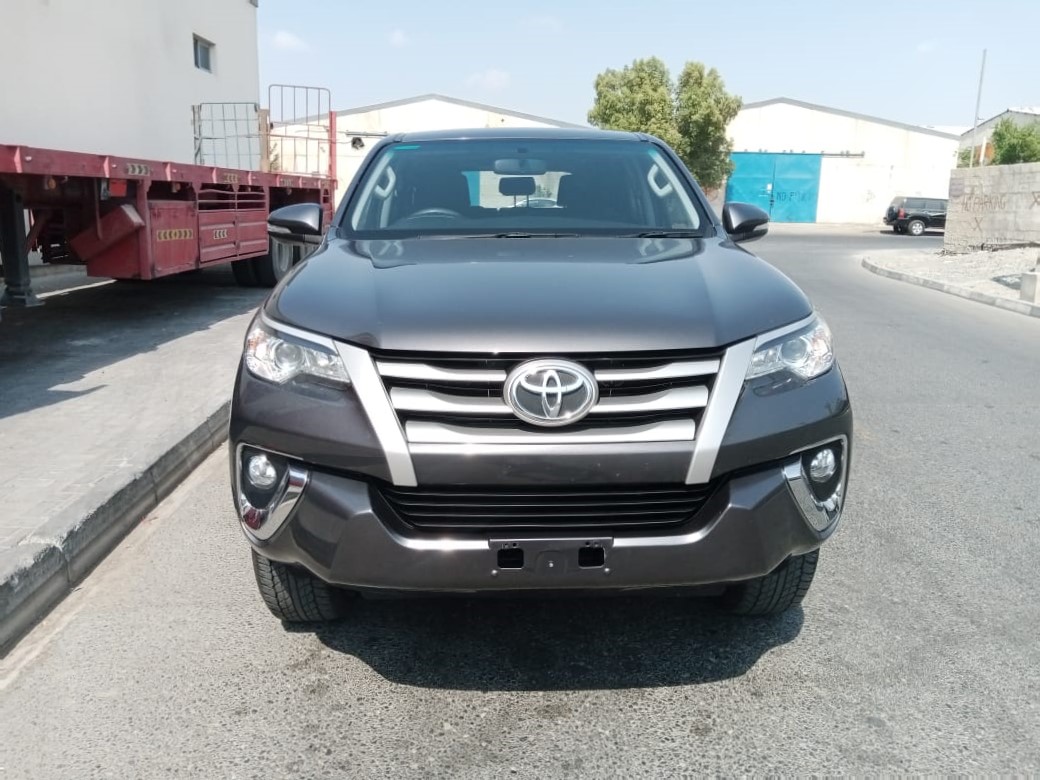 1370 TOYOTA FORTUNER JEEP AT 2.8 GREY